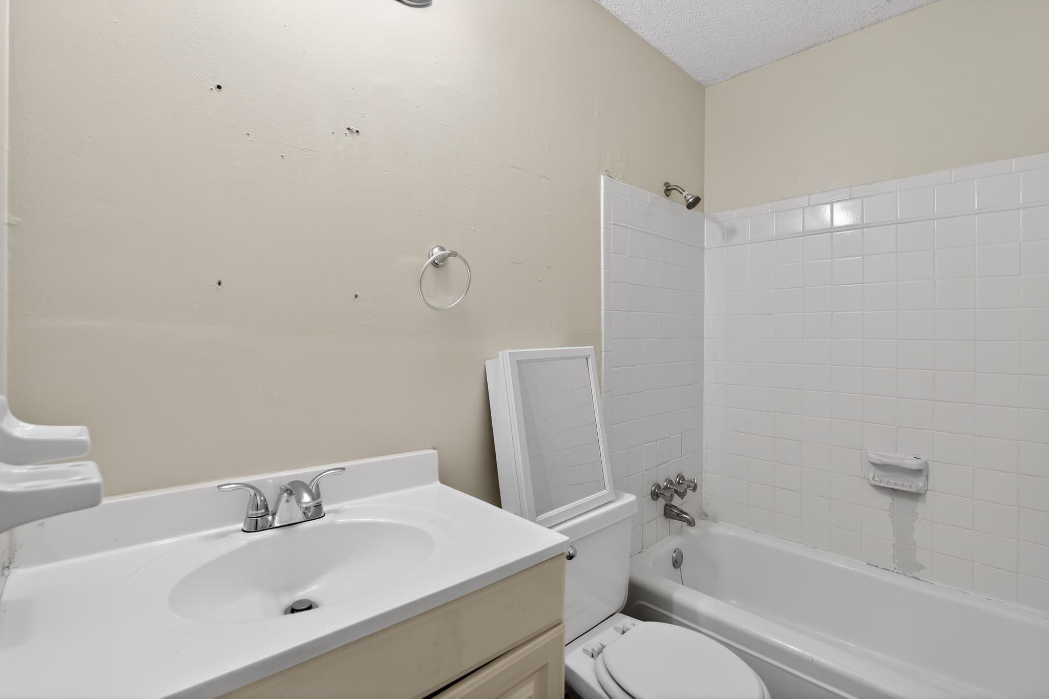 2015 E Holmes Rd Property Photo 32