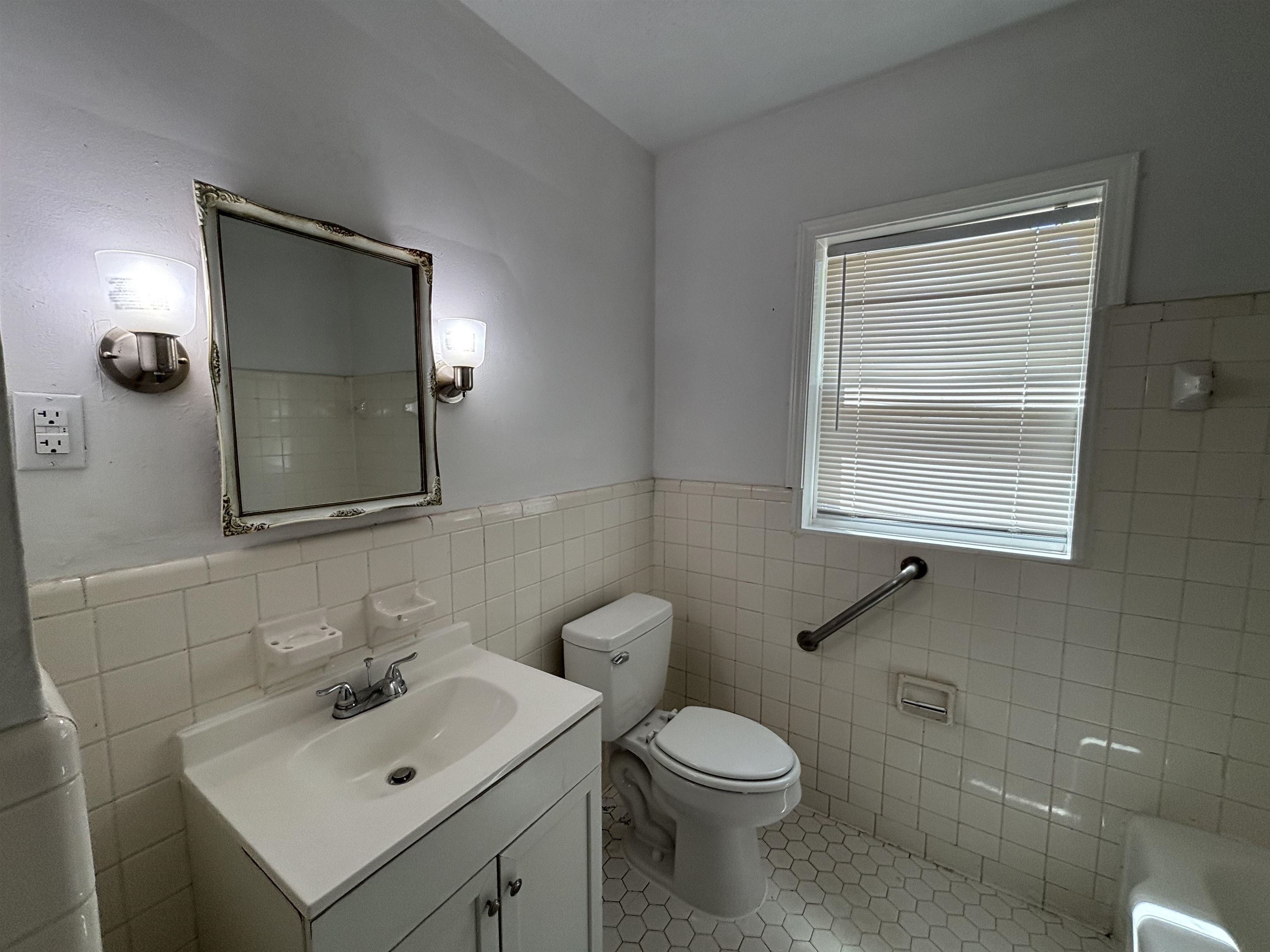 378 N Highland St Property Photo 7