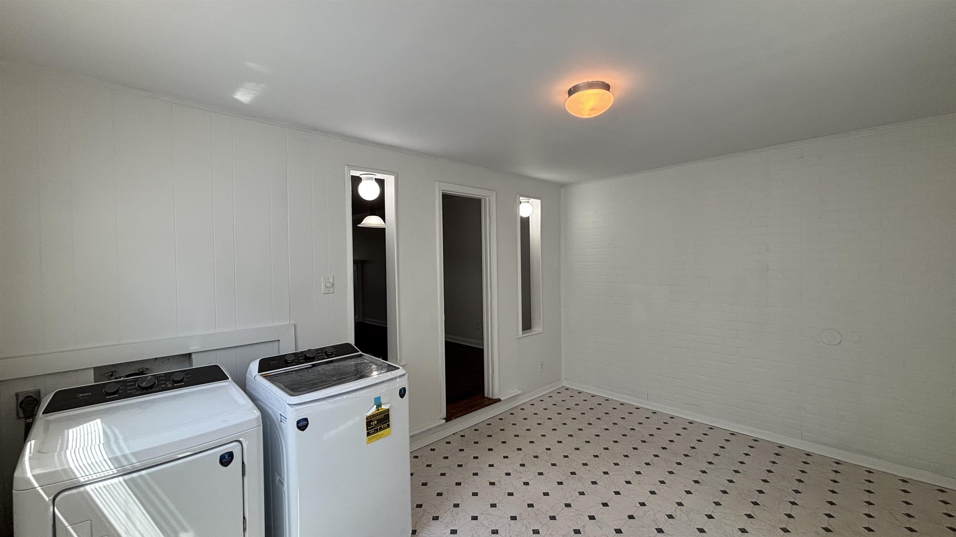 378 N Highland St Property Photo 16