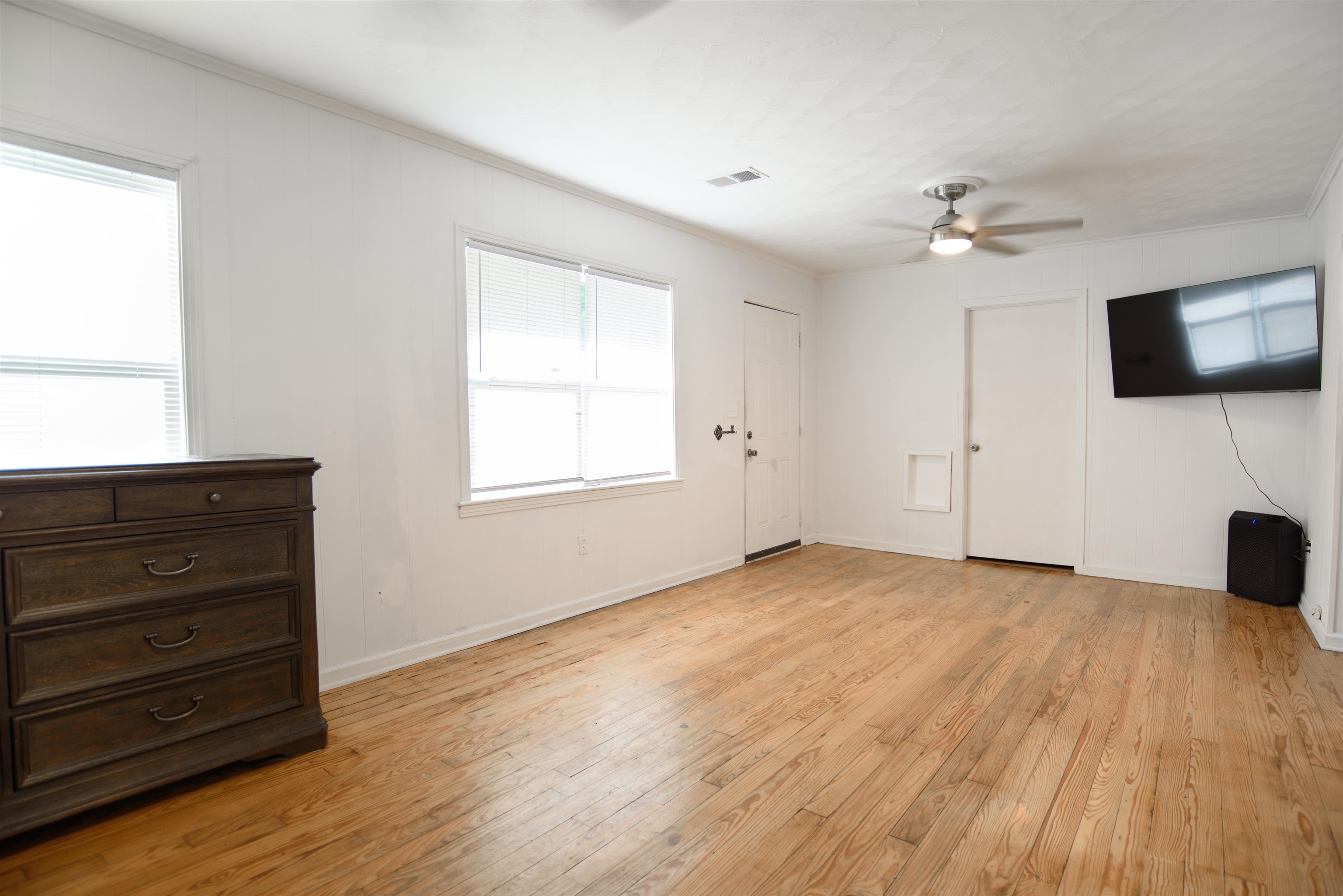 220 Third St Property Photo 3