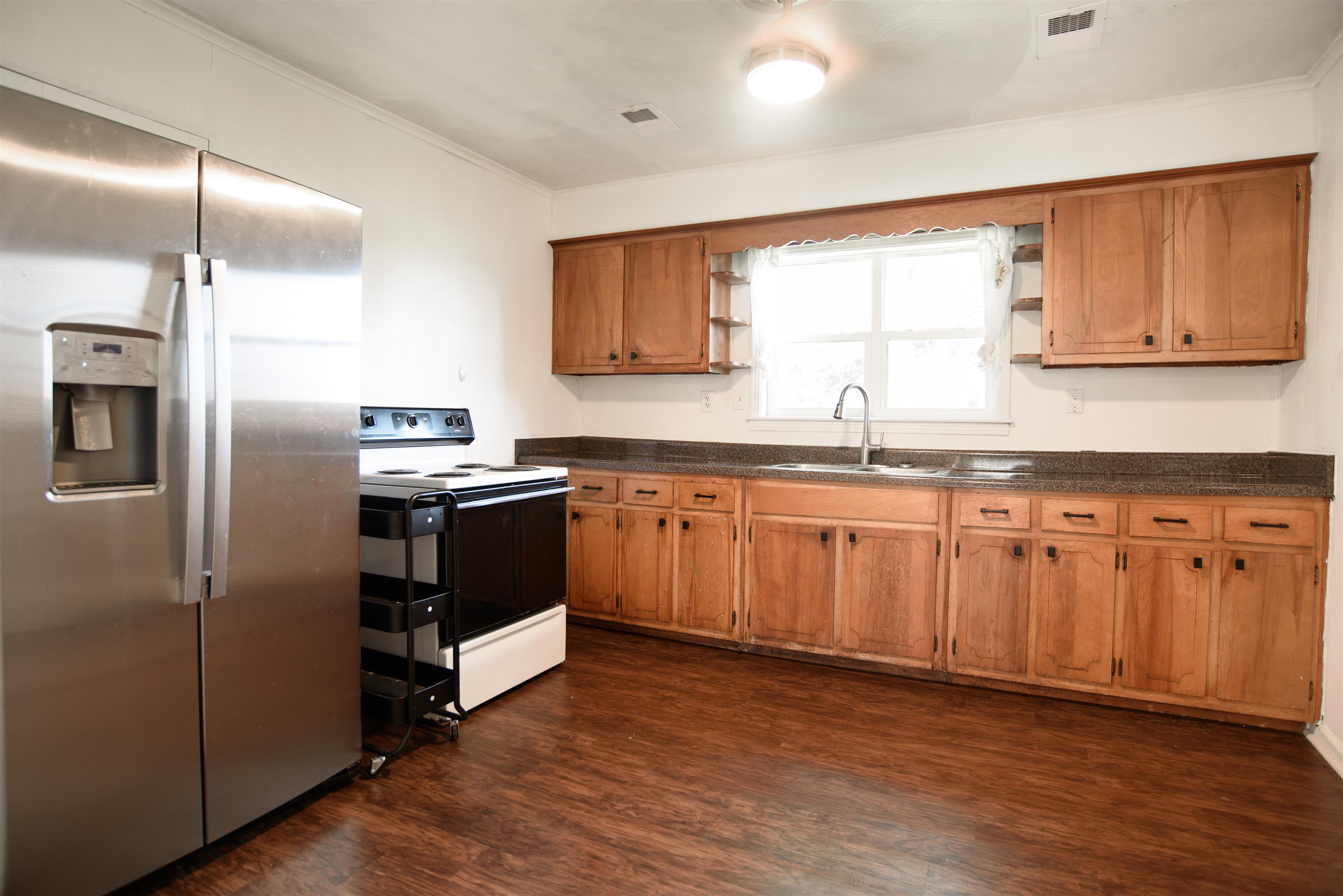220 Third St Property Photo 8