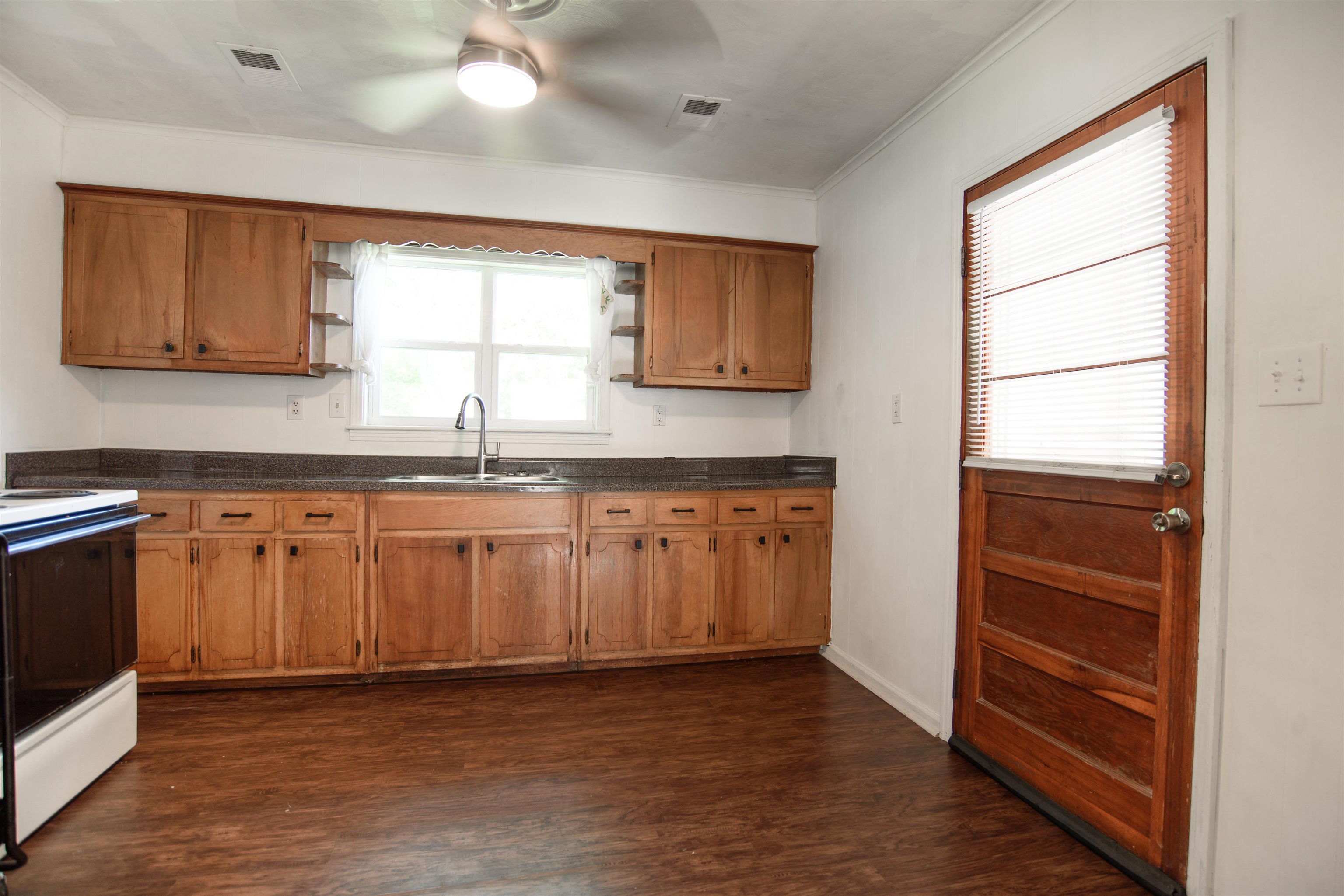 220 Third St Property Photo 9