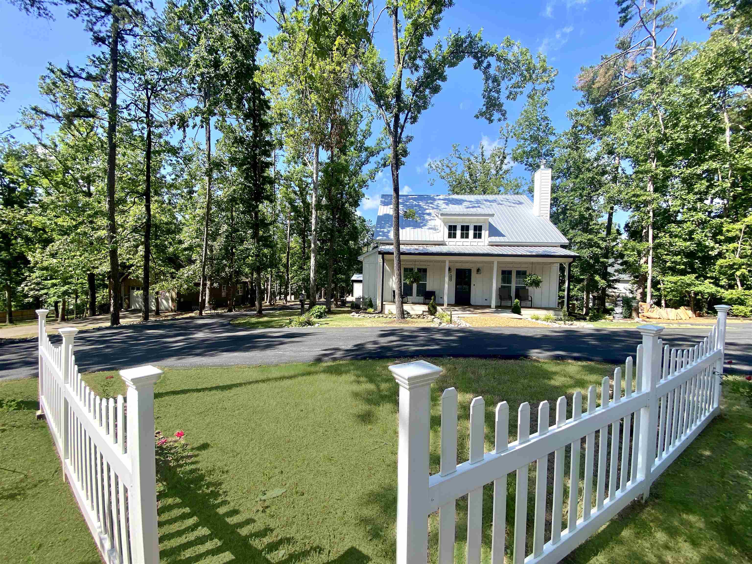 420 Holiday Hills Rd Property Photo 1