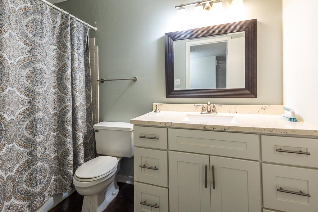 805 Creekside Dr 105 Property Photo 14