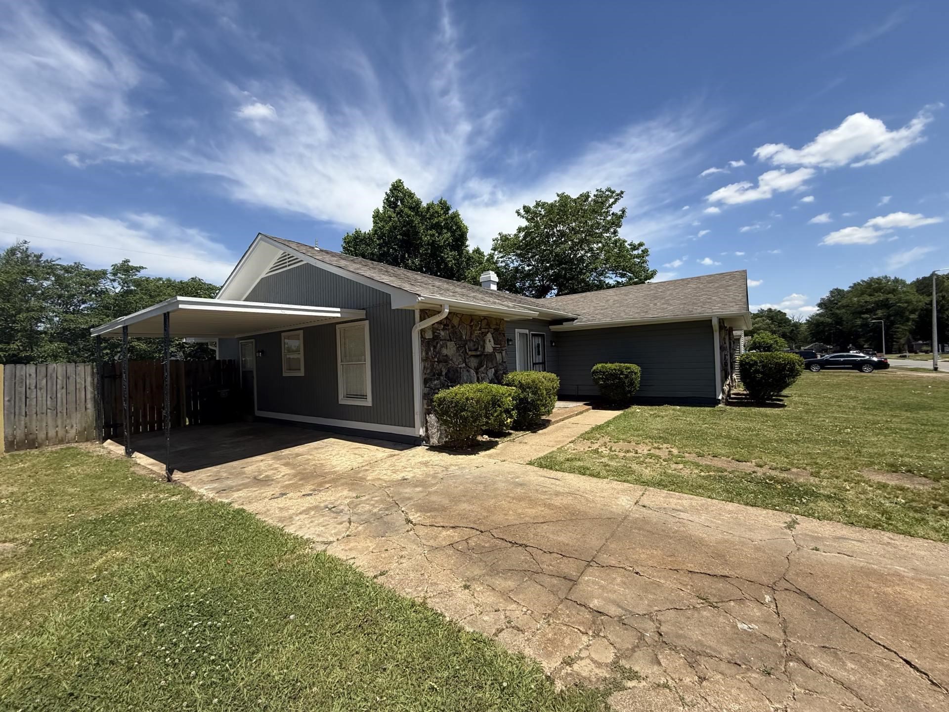 6136 Scarlet Leaf Dr Property Photo 3