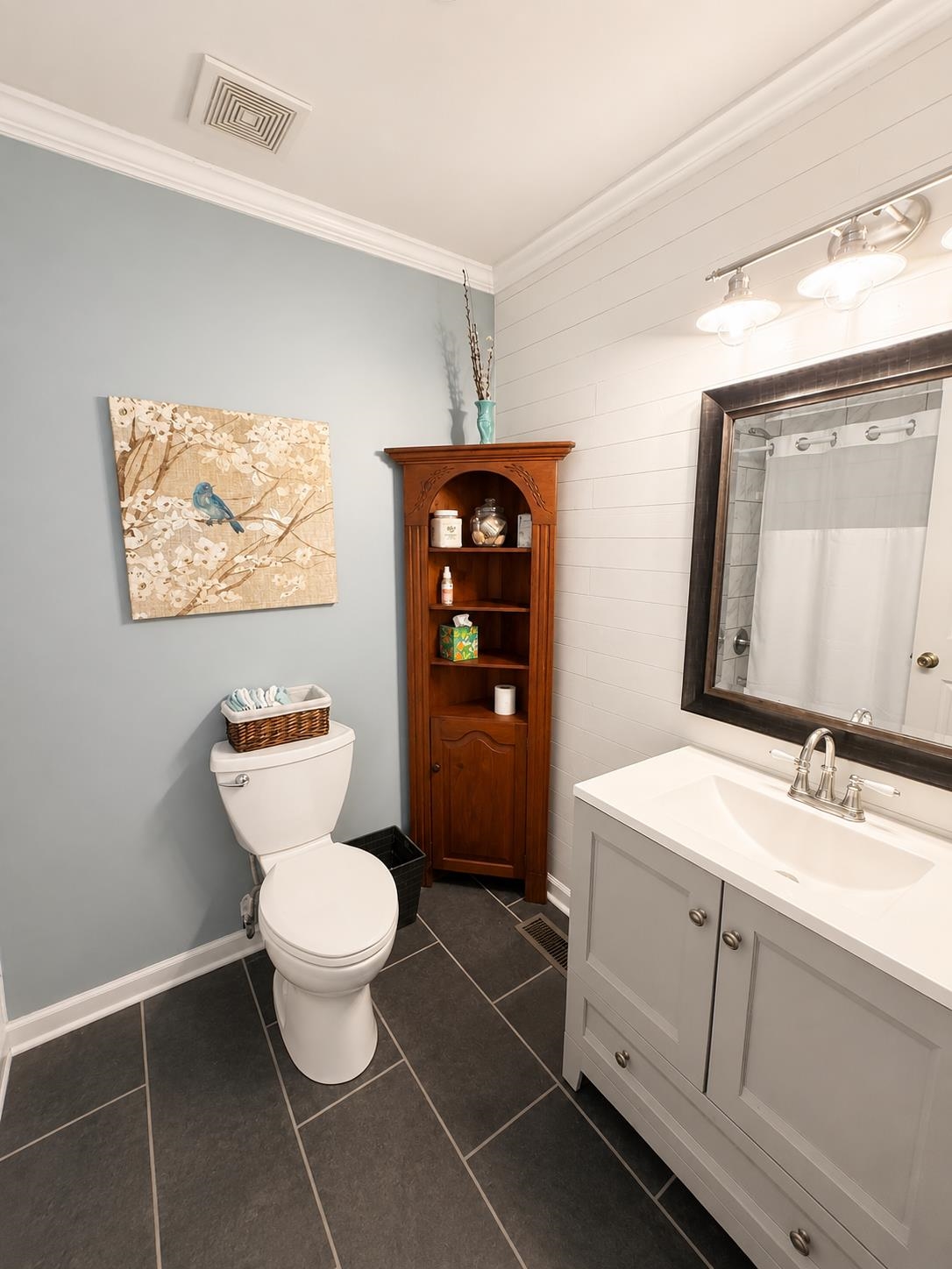246 Collins St Property Photo 11