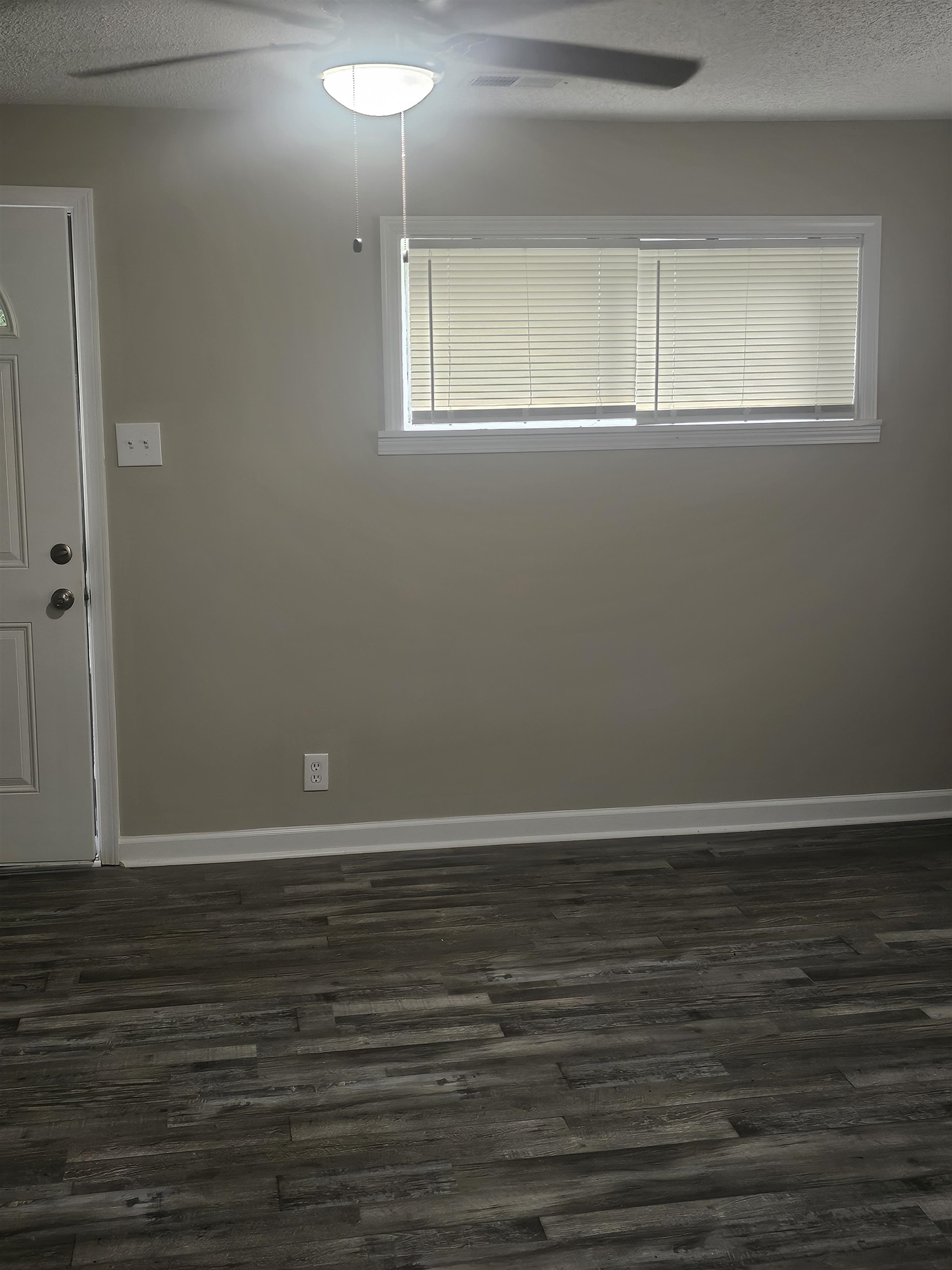 667 Marsh Ave Property Photo 3