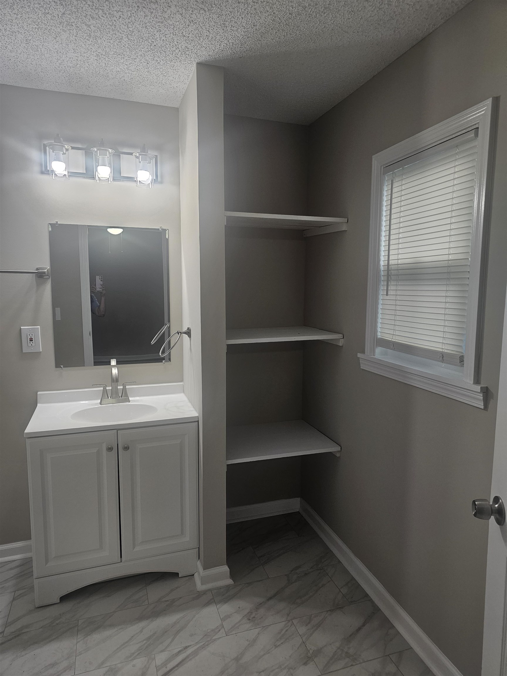 667 Marsh Ave Property Photo 15