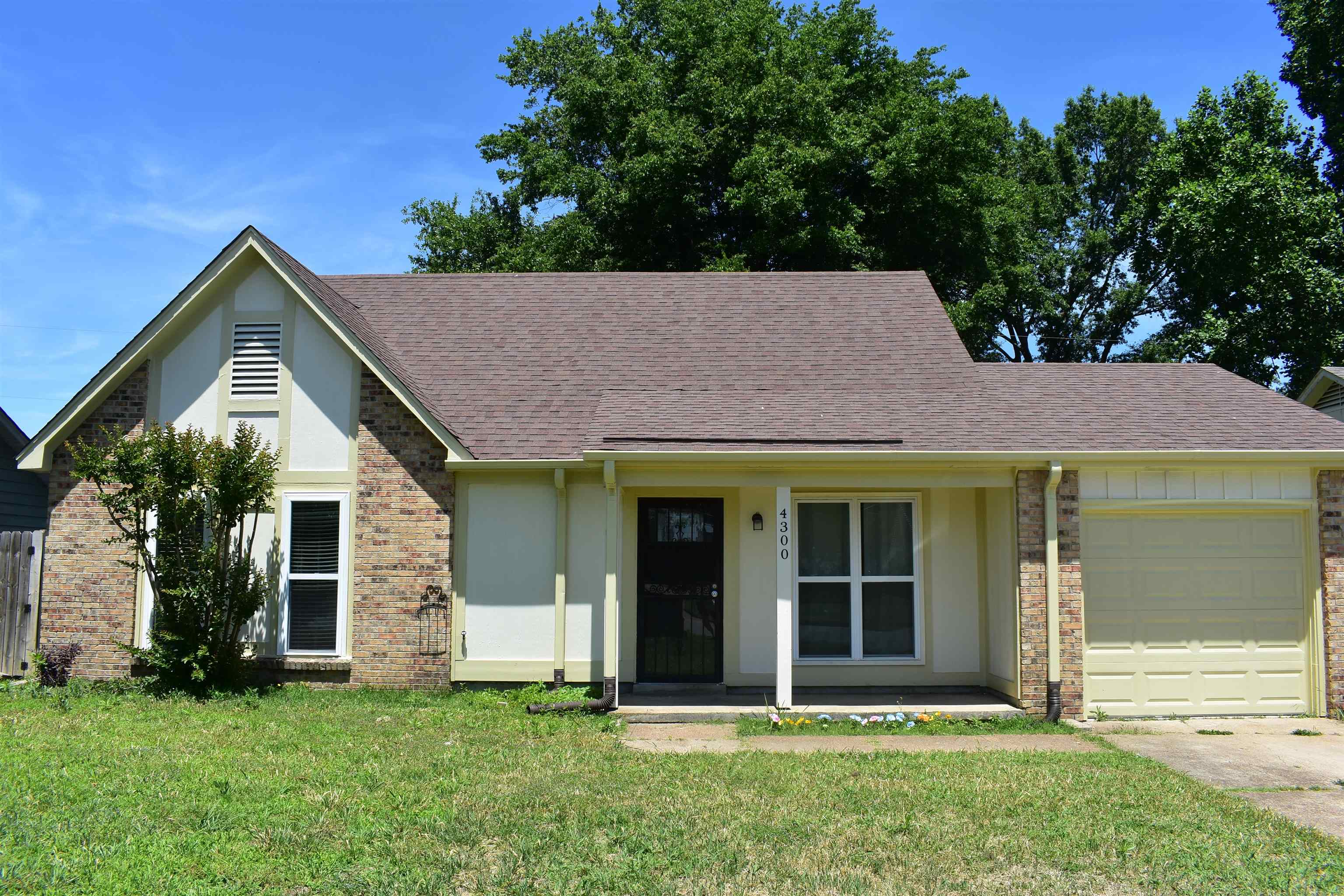 4300 BENNETT WOOD DR Property Photo 1