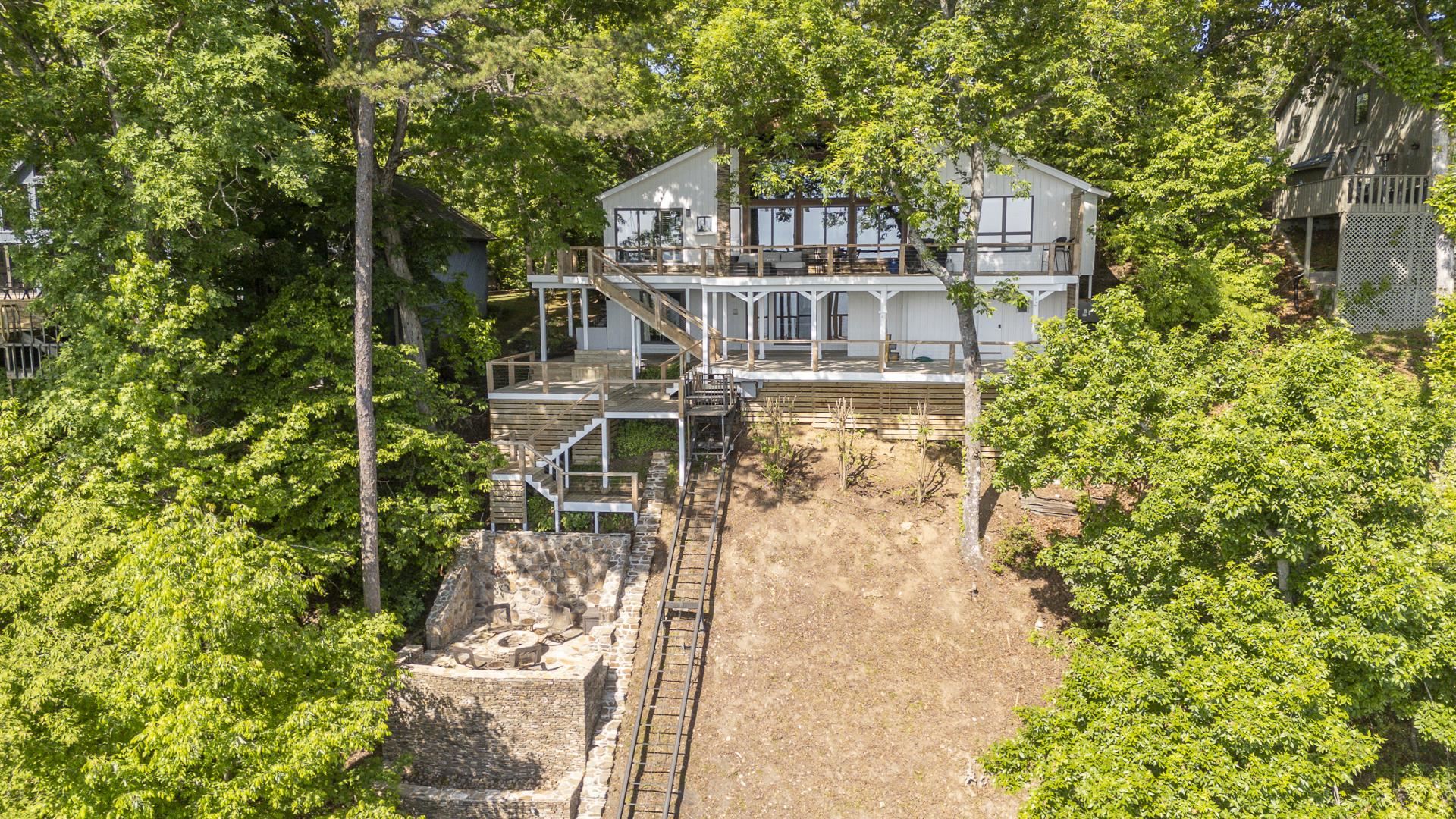 585 Island View Dr Property Photo 1