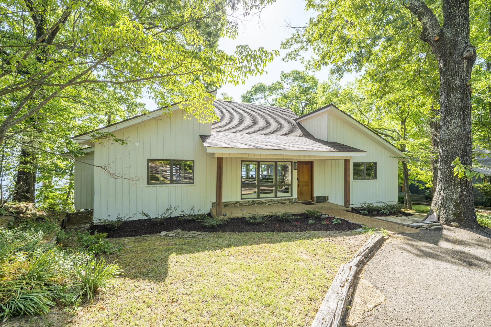 585 Island View Dr Property Photo 3