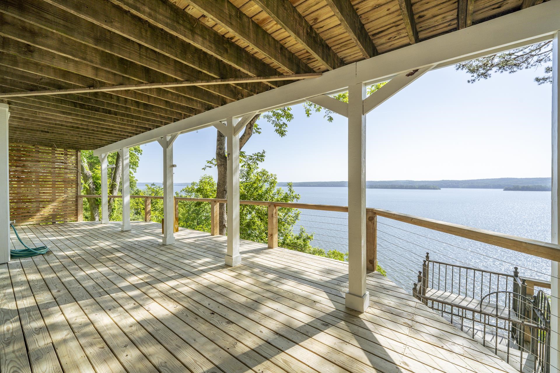 585 Island View Dr Property Photo 11