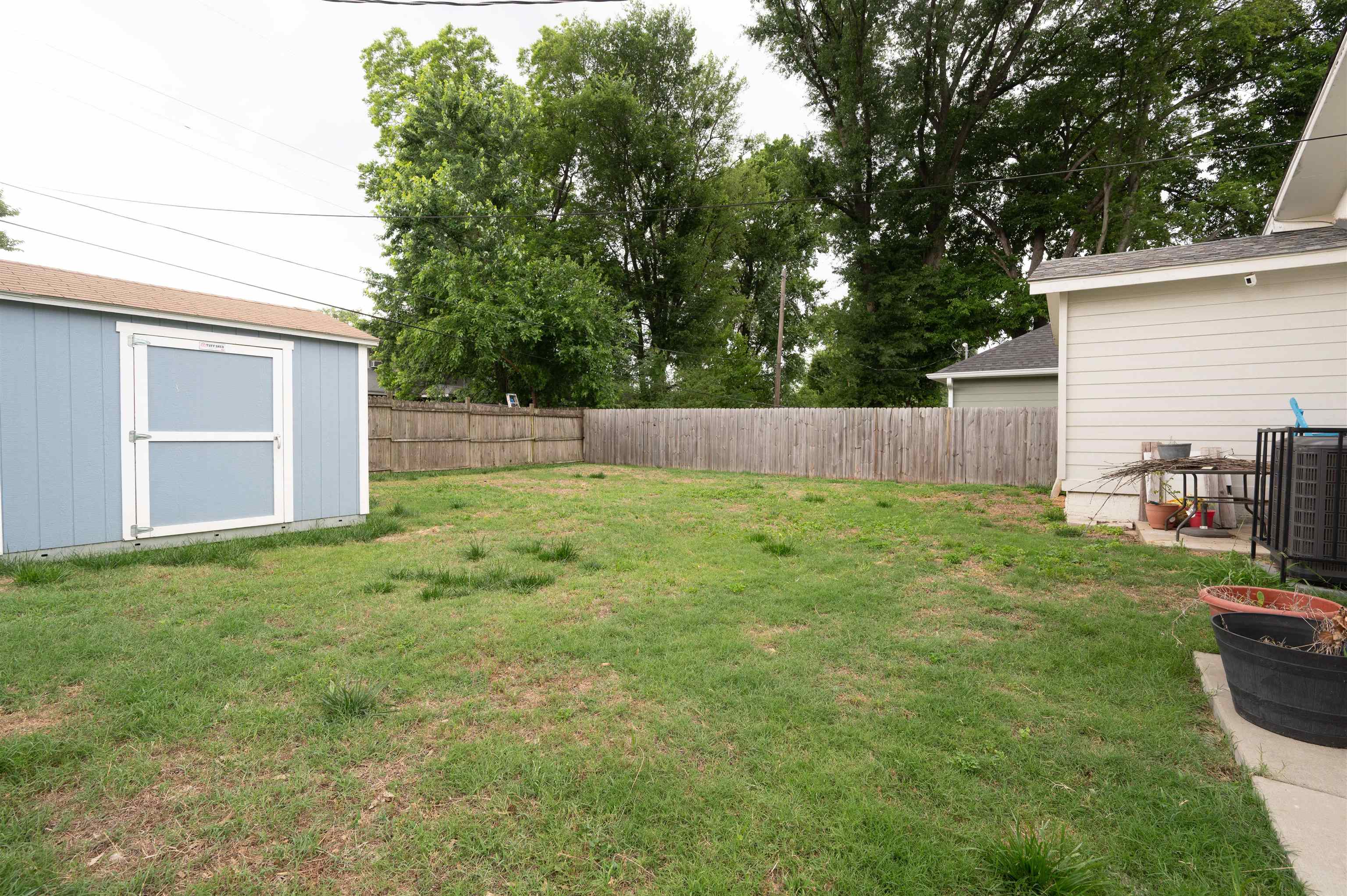 995 Forrest Ave Property Photo 20