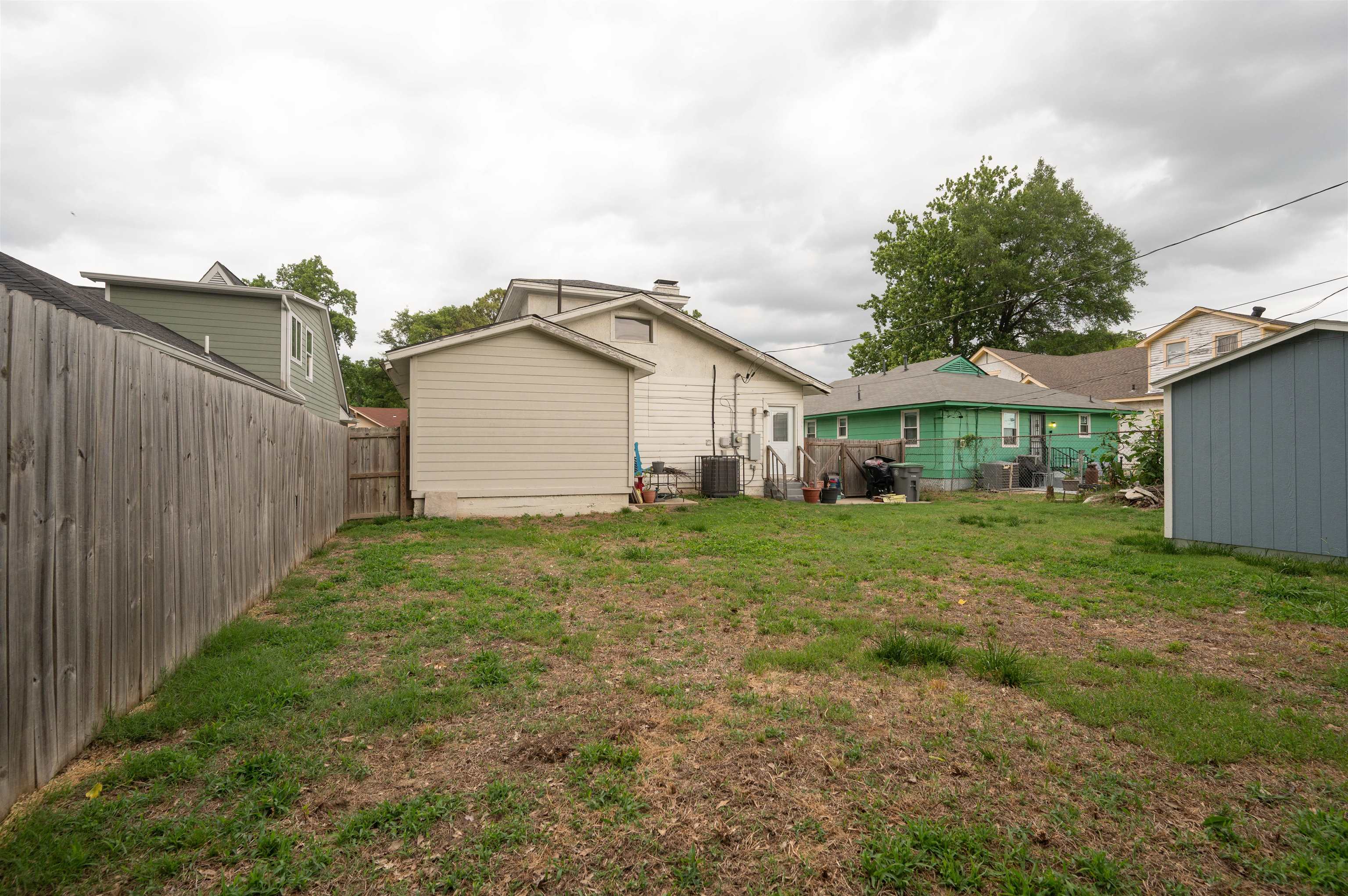 995 Forrest Ave Property Photo 21