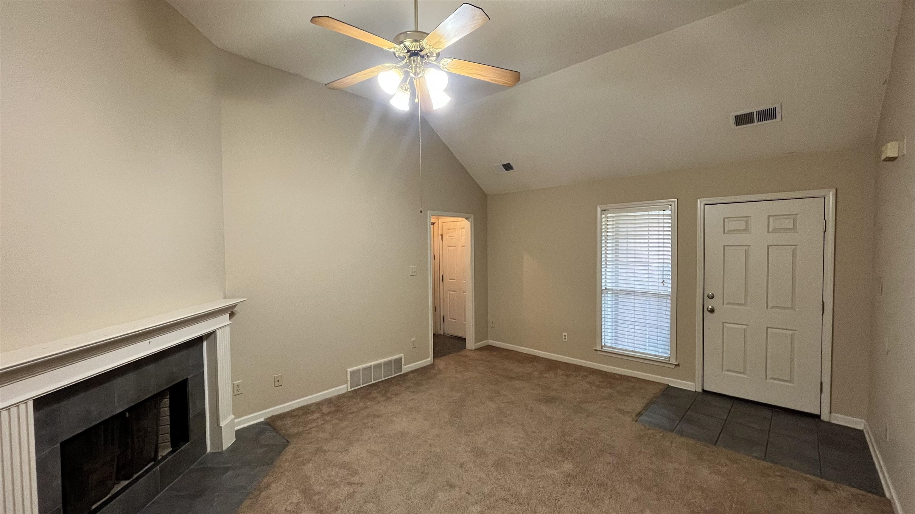 7276 Amberly Way Dr Property Photo 3