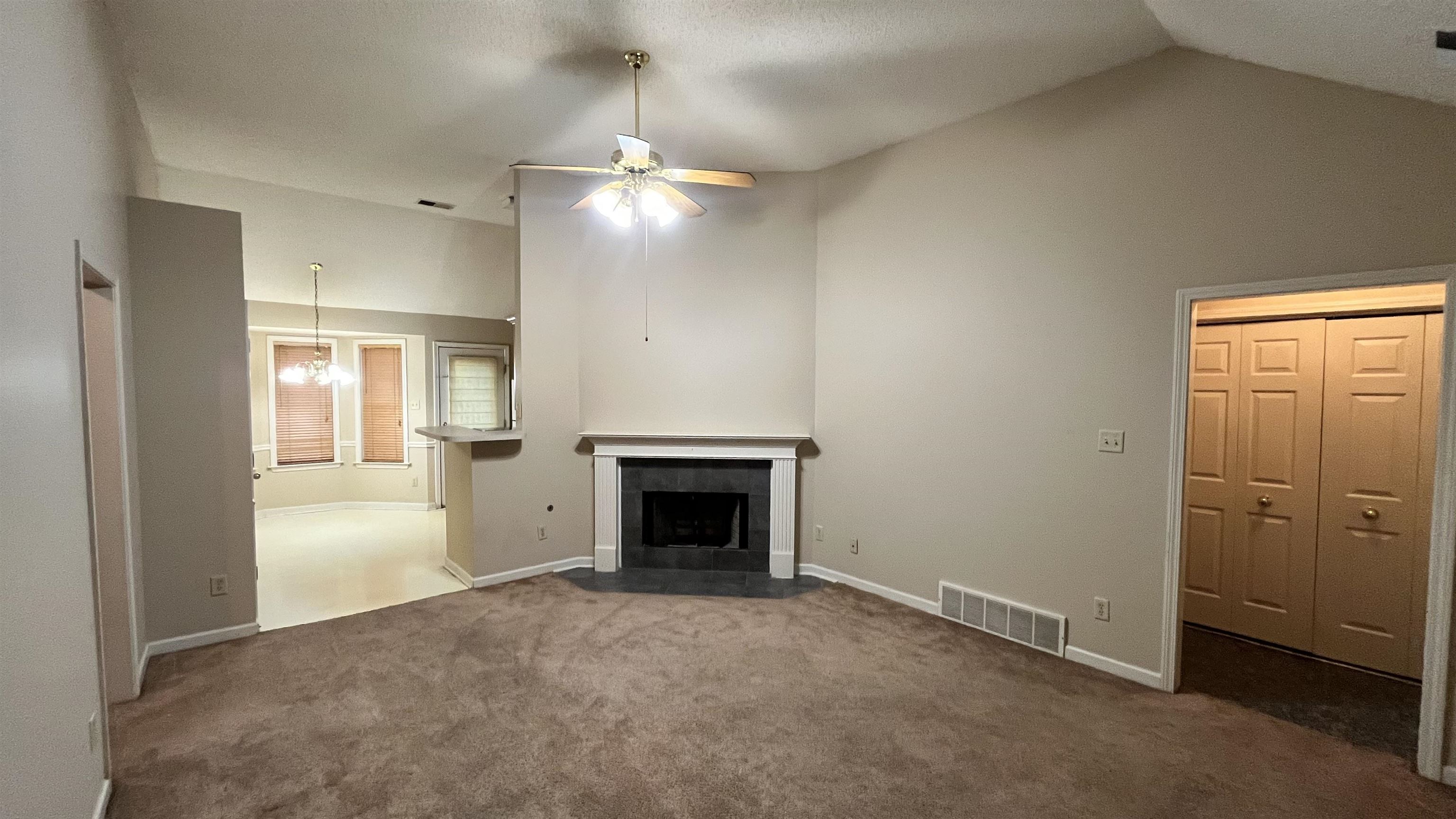 7276 Amberly Way Dr Property Photo 4