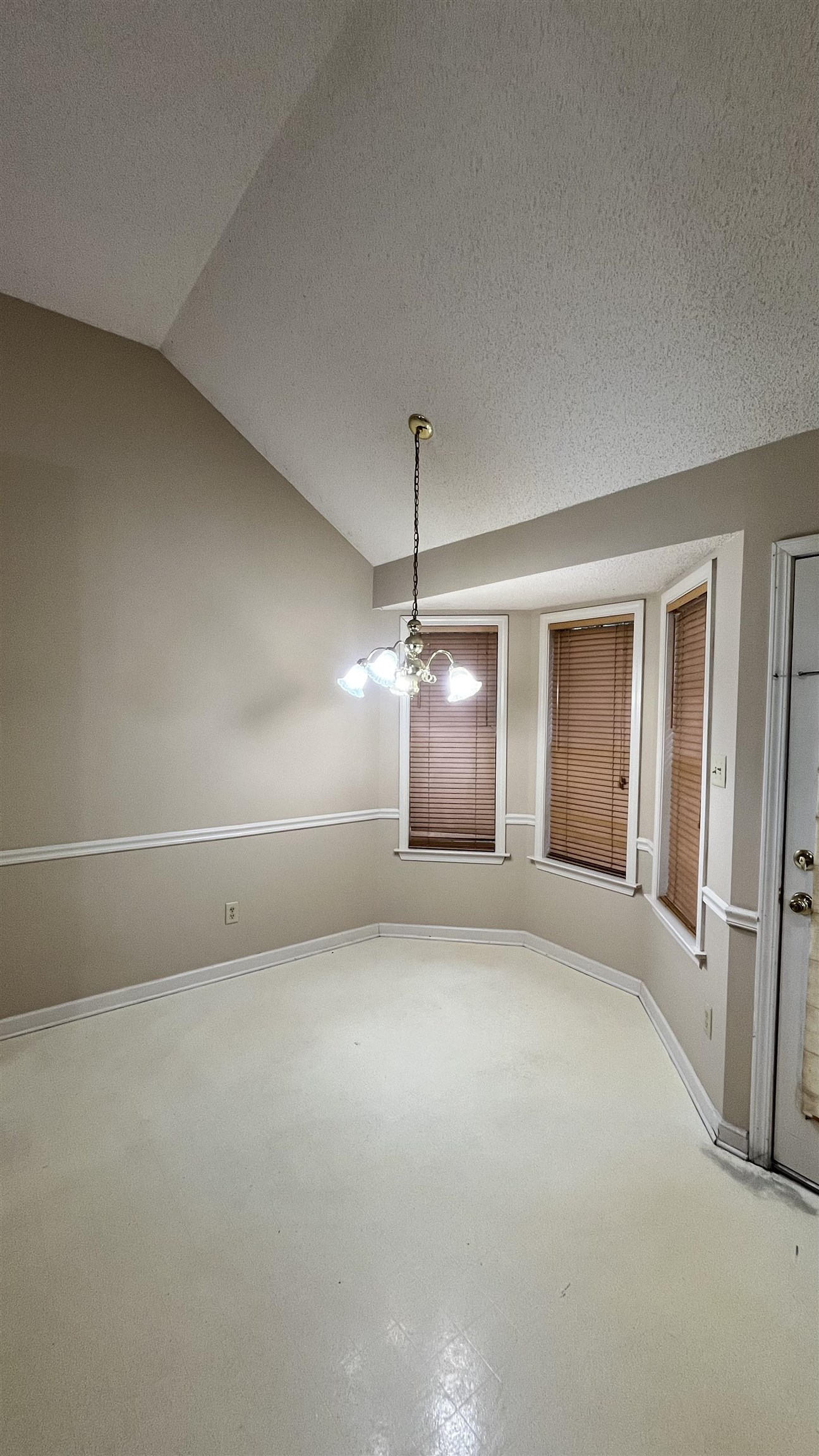 7276 Amberly Way Dr Property Photo 5