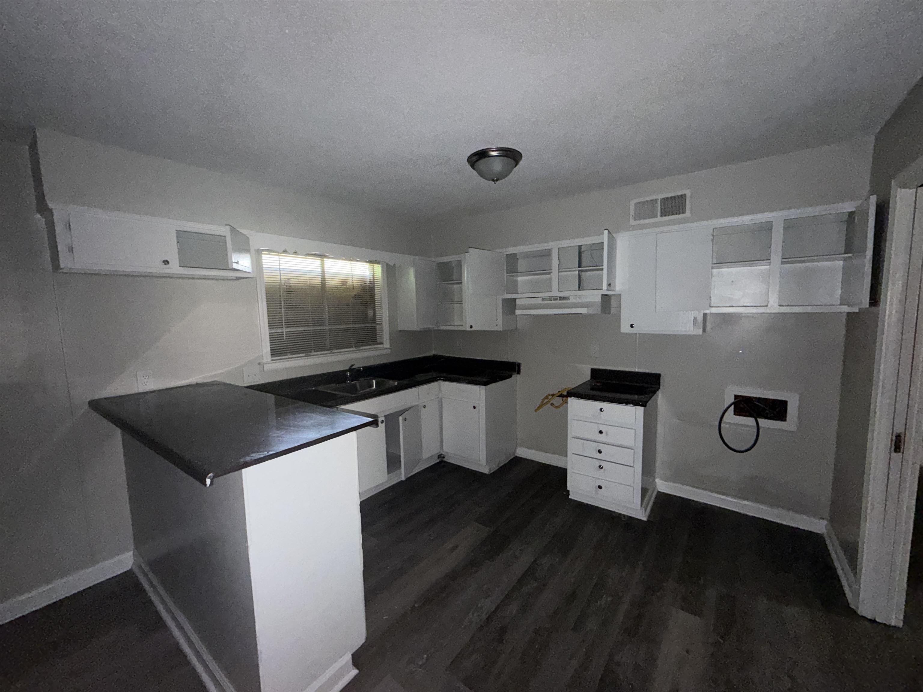 3329 Denver St Property Photo 6