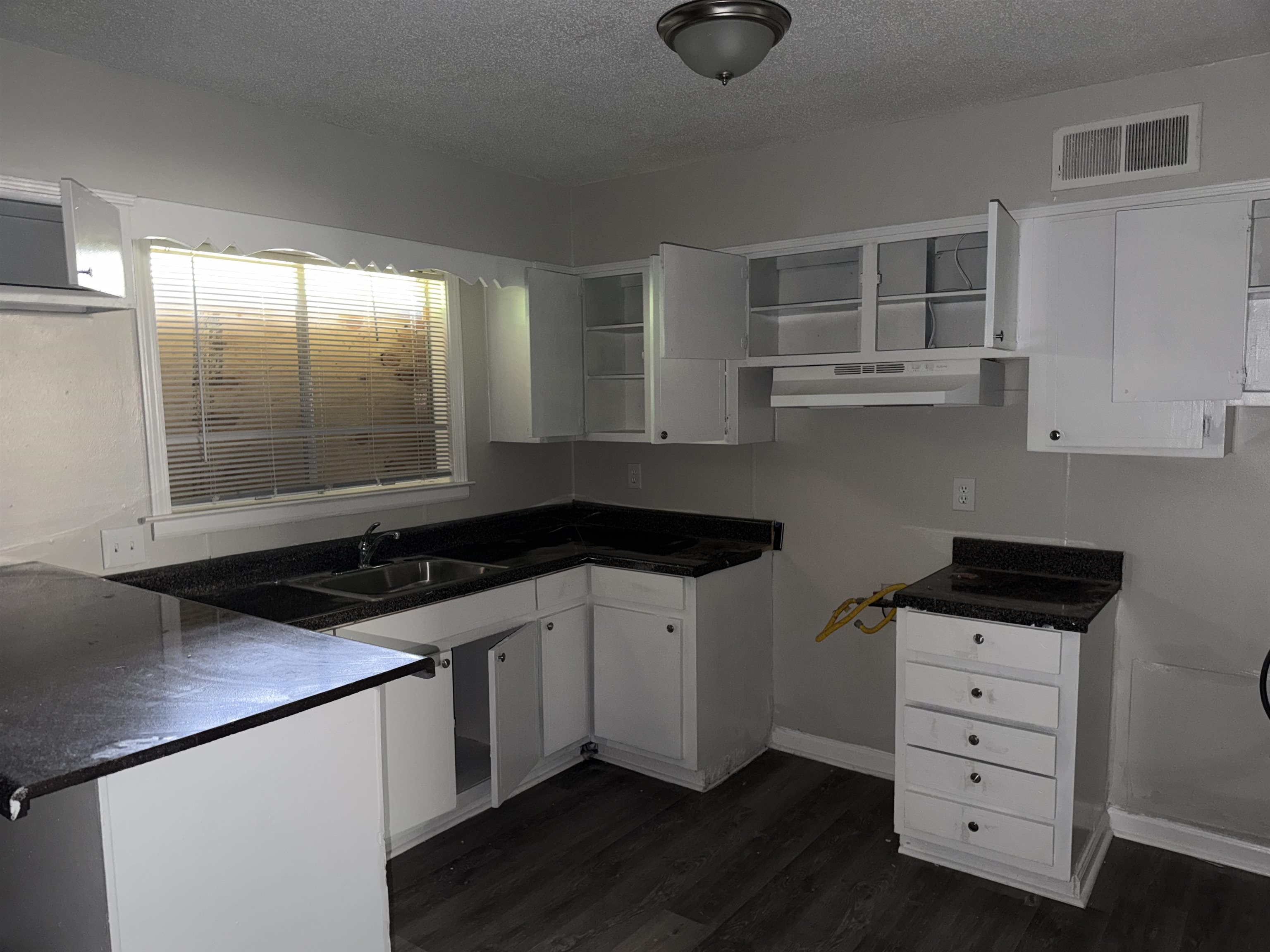 3329 Denver St Property Photo 15