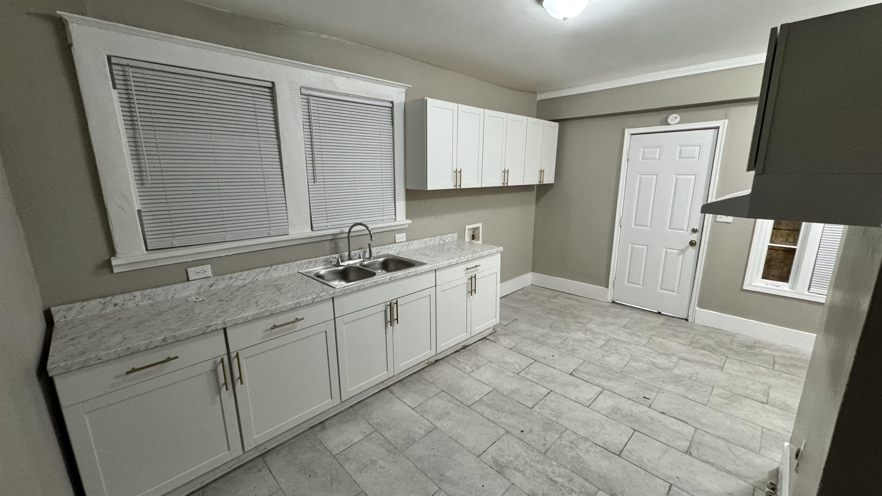 919 N Willett St Property Photo 9