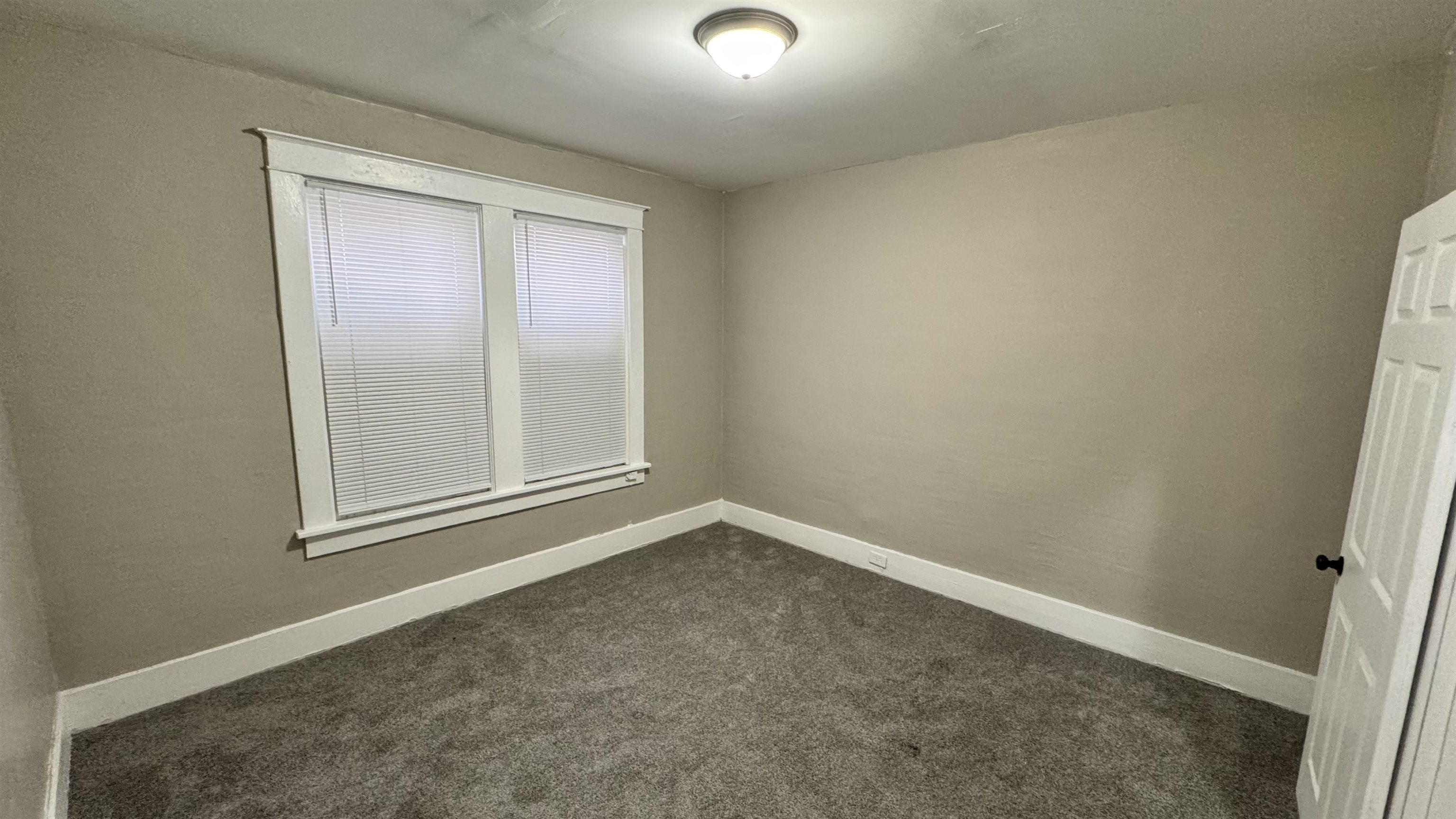 919 N Willett St Property Photo 17