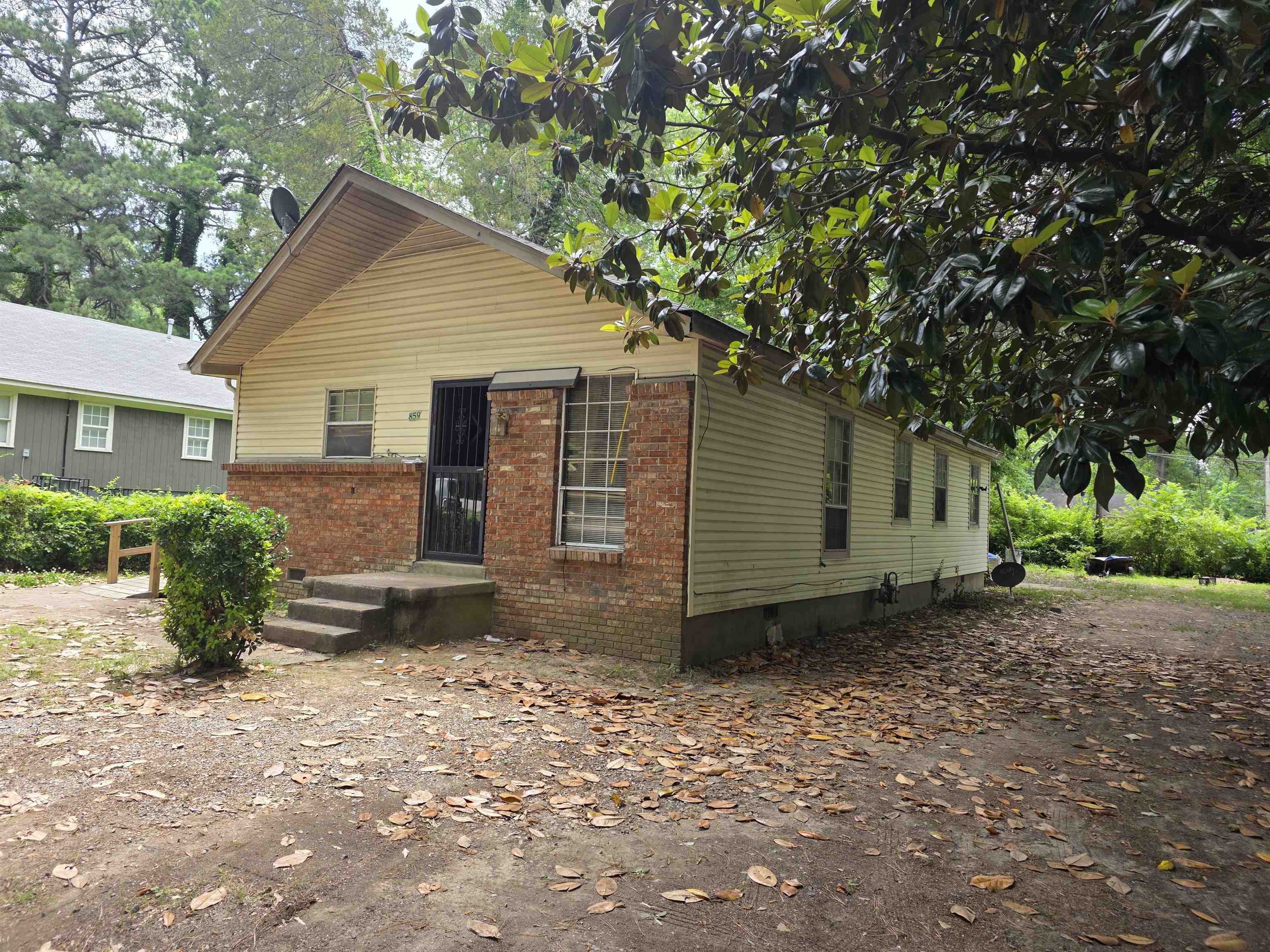 859 N Ball Rd Property Photo 3