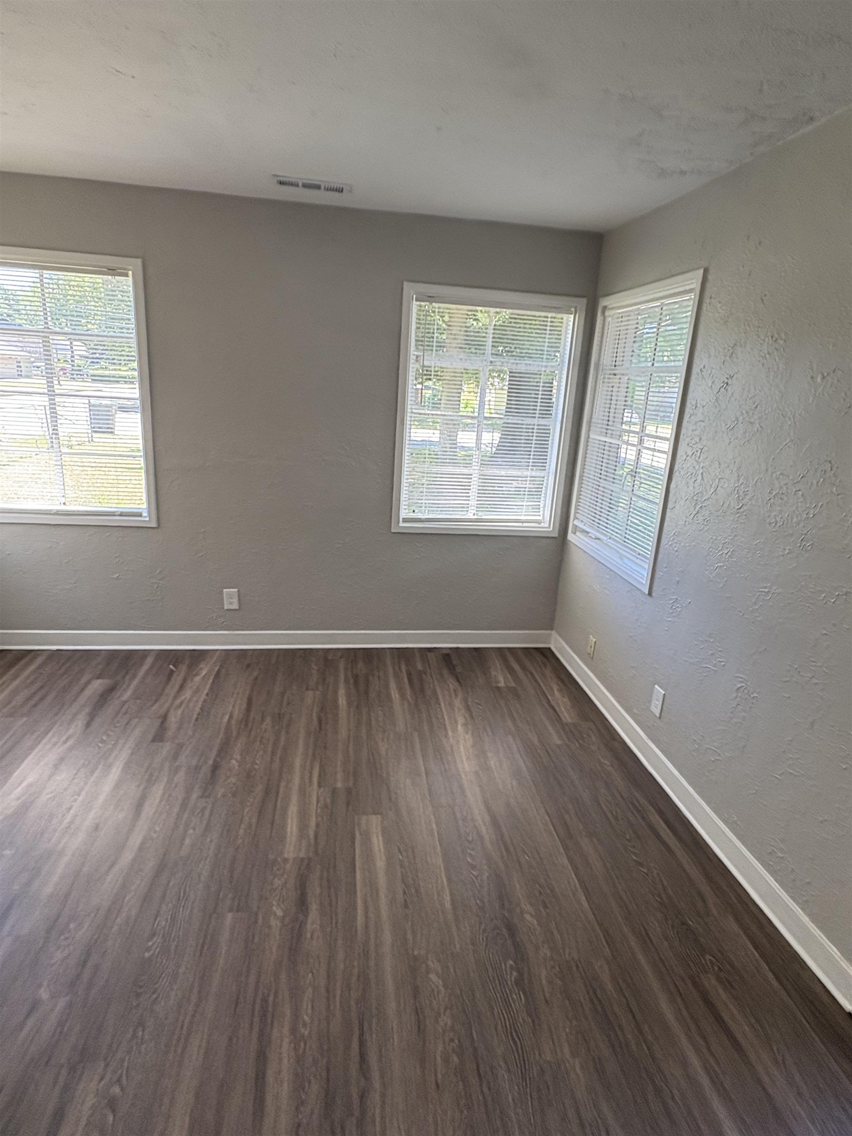 3904 Kimball Ave Property Photo 5