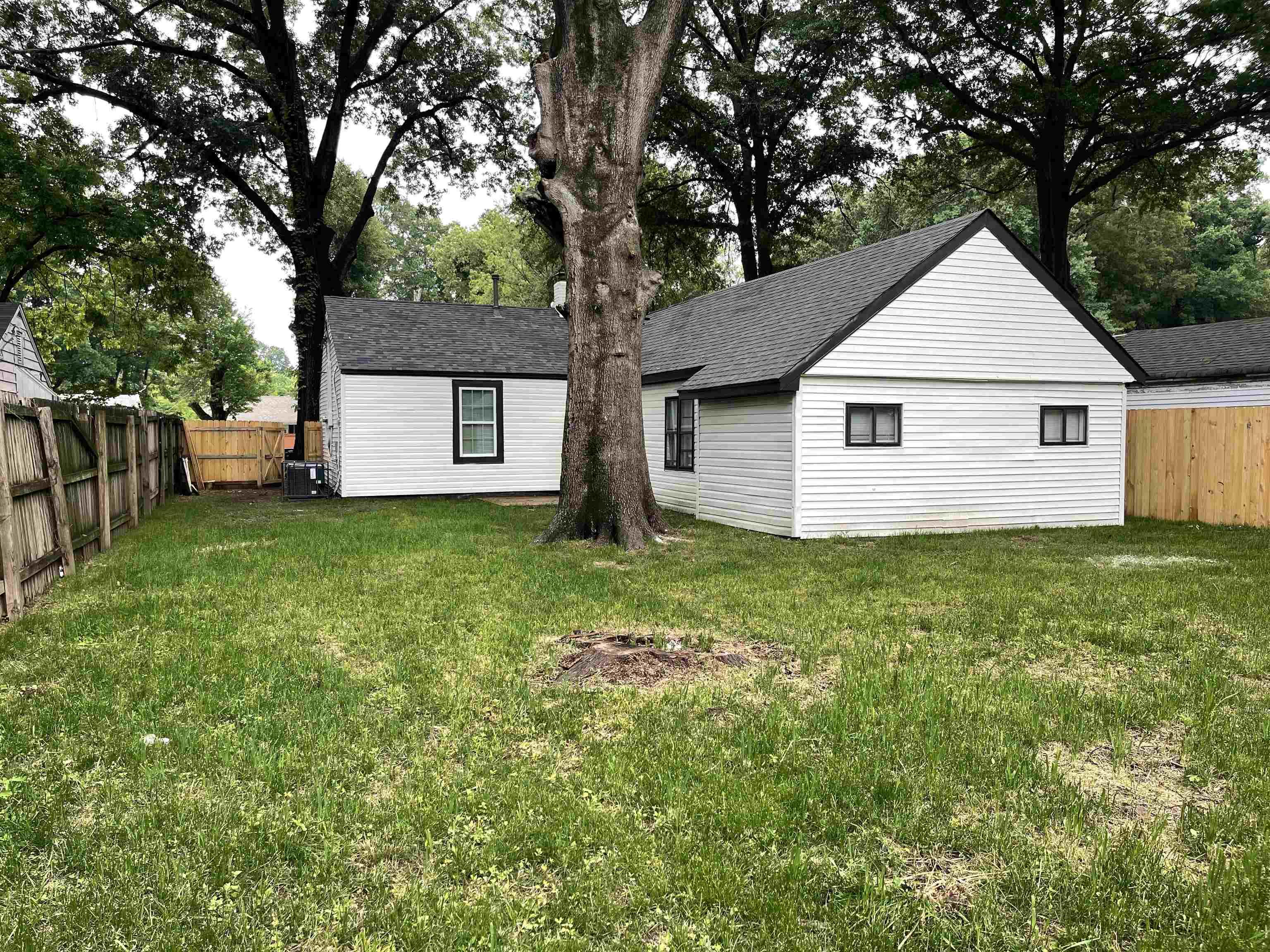 1745 Ozan St Property Photo 25
