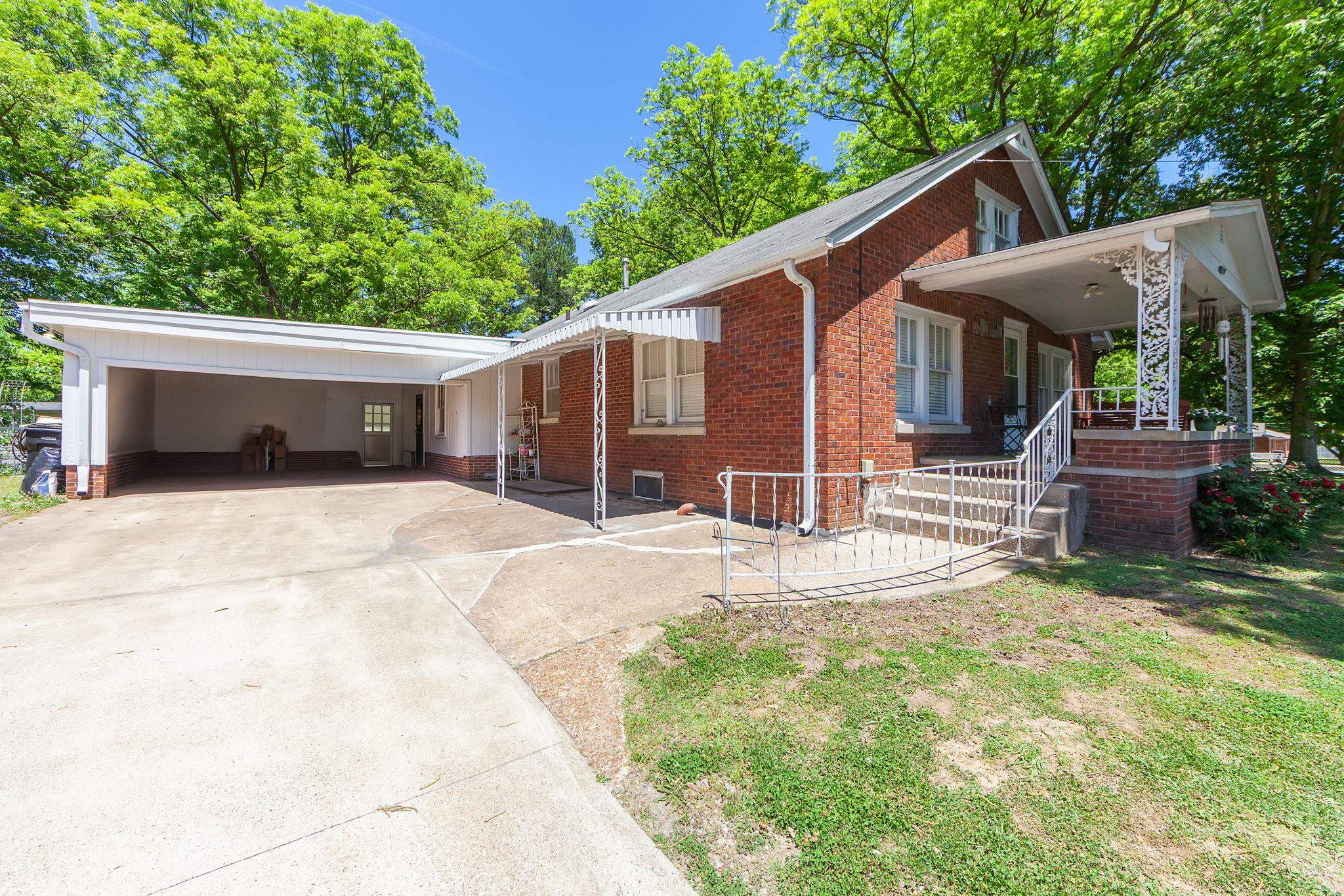 1002 Tucker St Property Photo 1