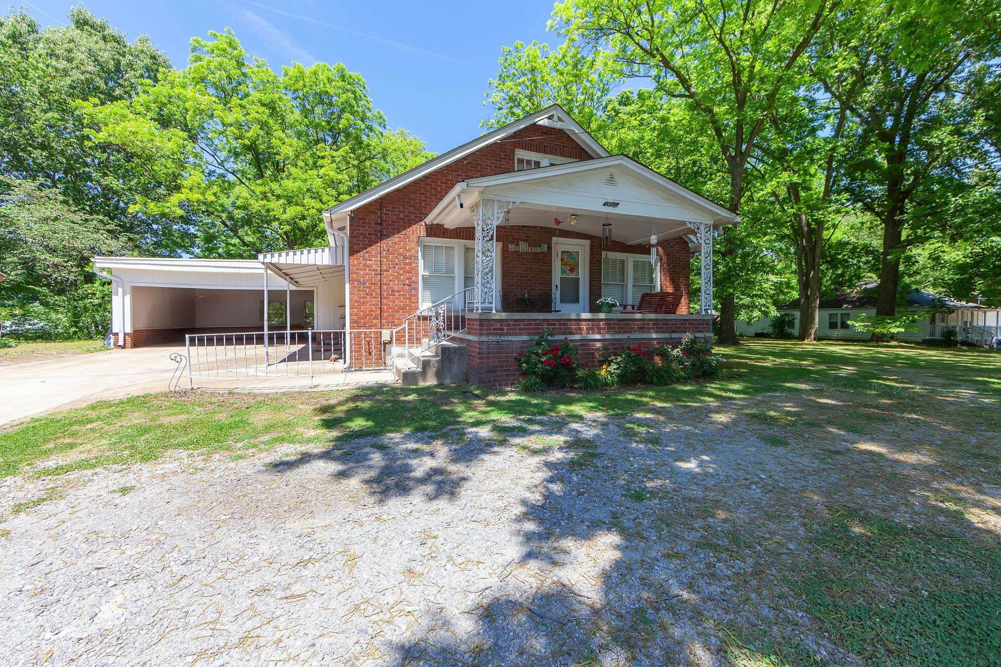 1002 Tucker St Property Photo 4