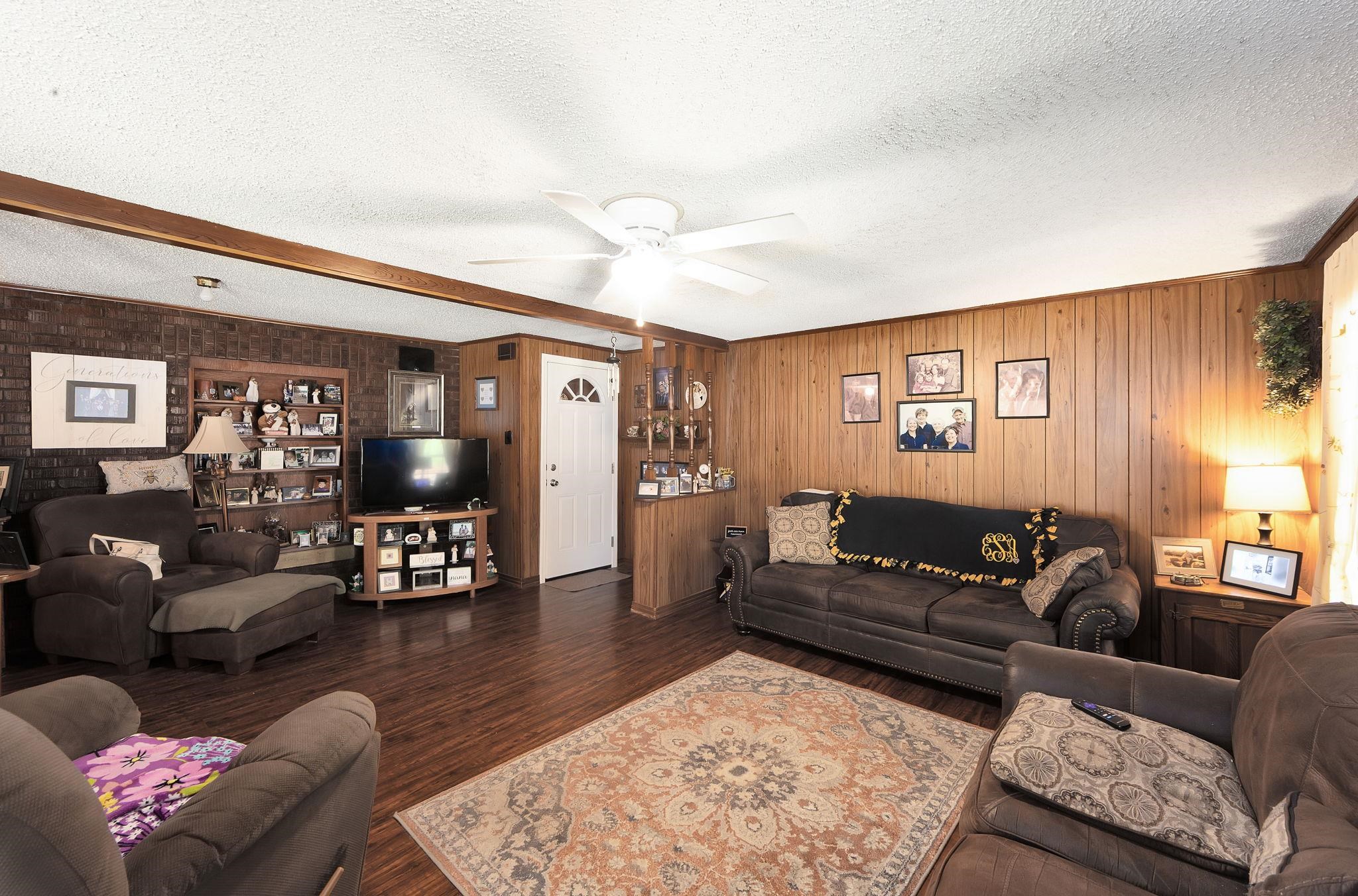 1002 Tucker St Property Photo 13
