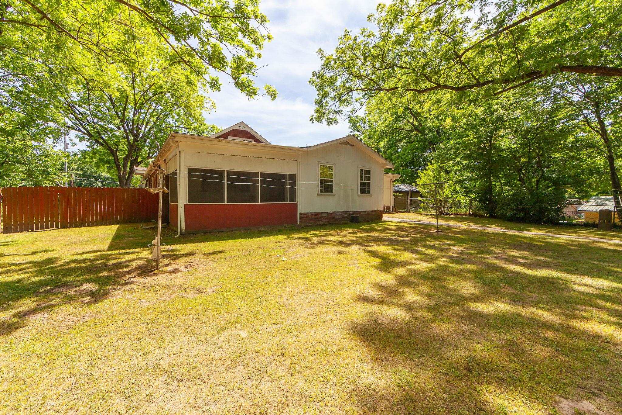 1002 Tucker St Property Photo 20