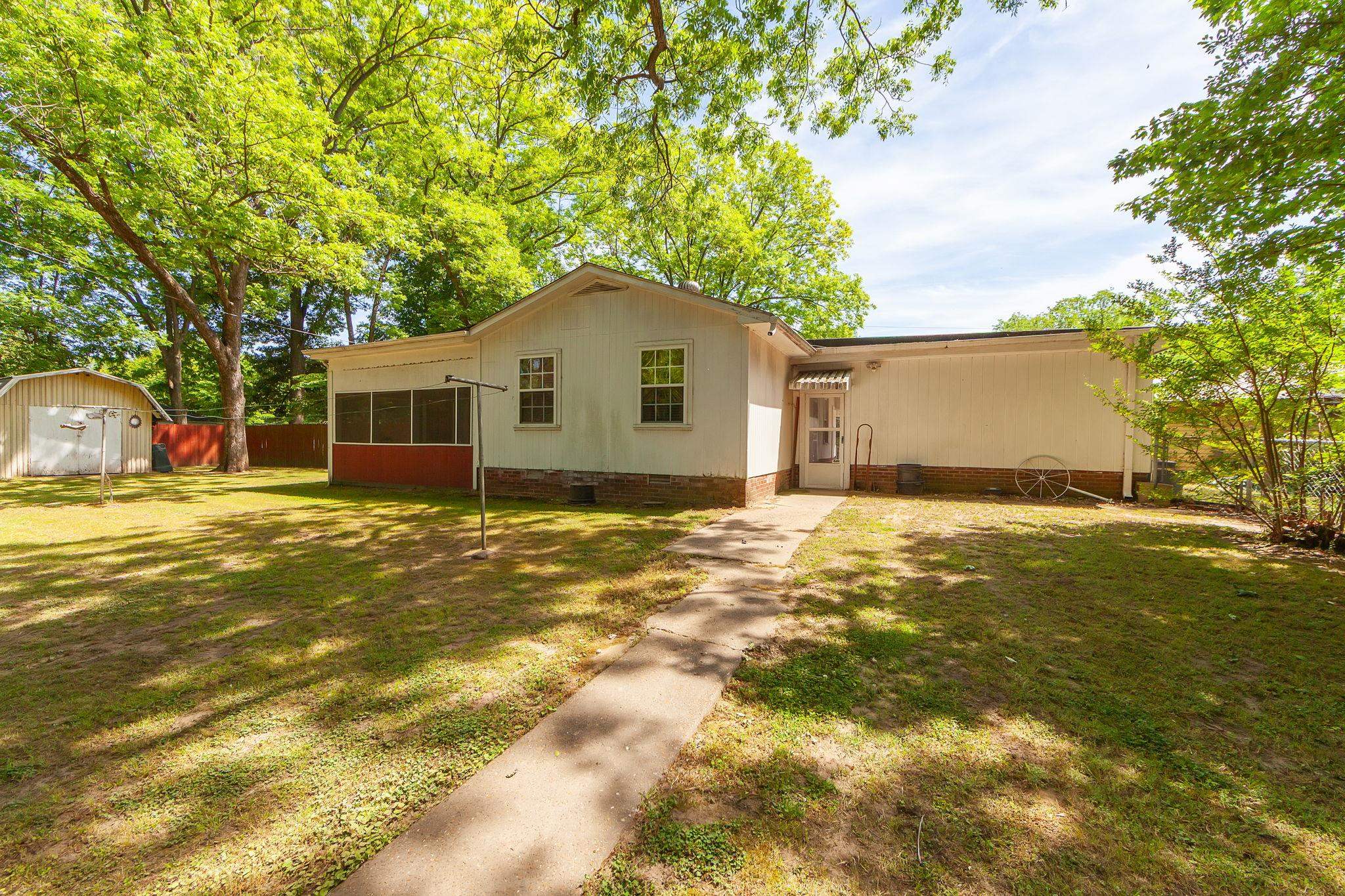 1002 Tucker St Property Photo 21