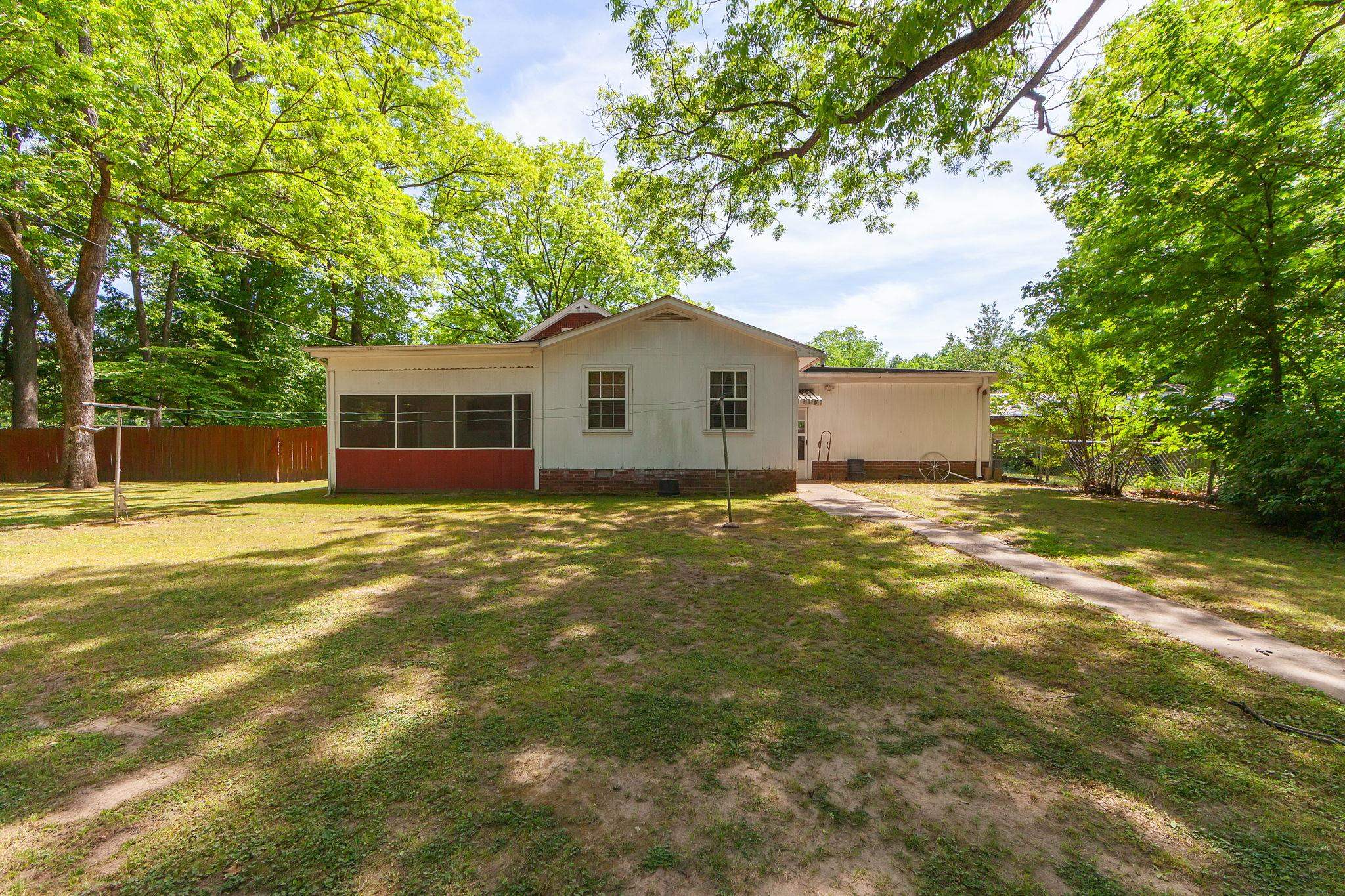 1002 Tucker St Property Photo 22