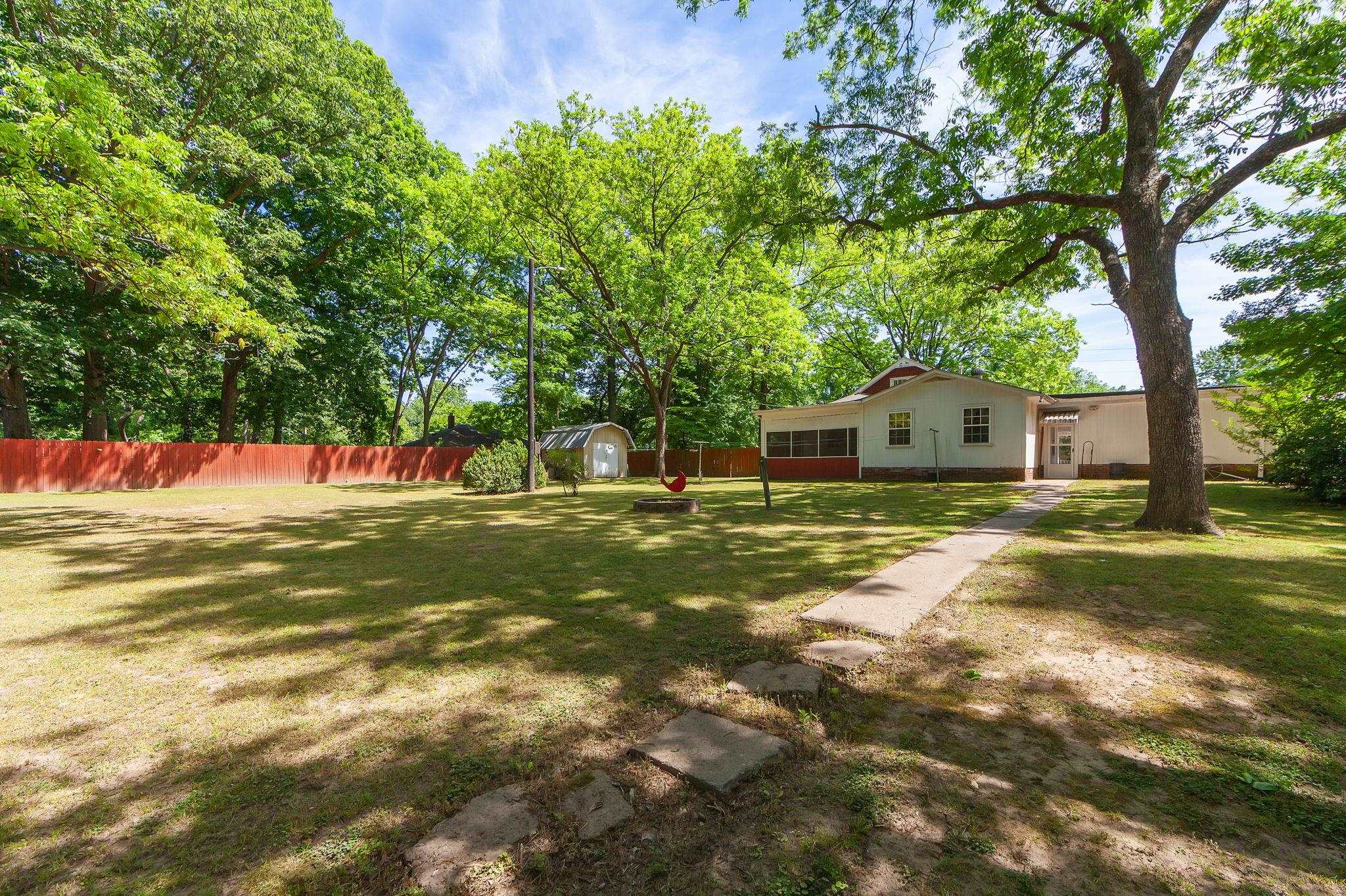 1002 Tucker St Property Photo 23