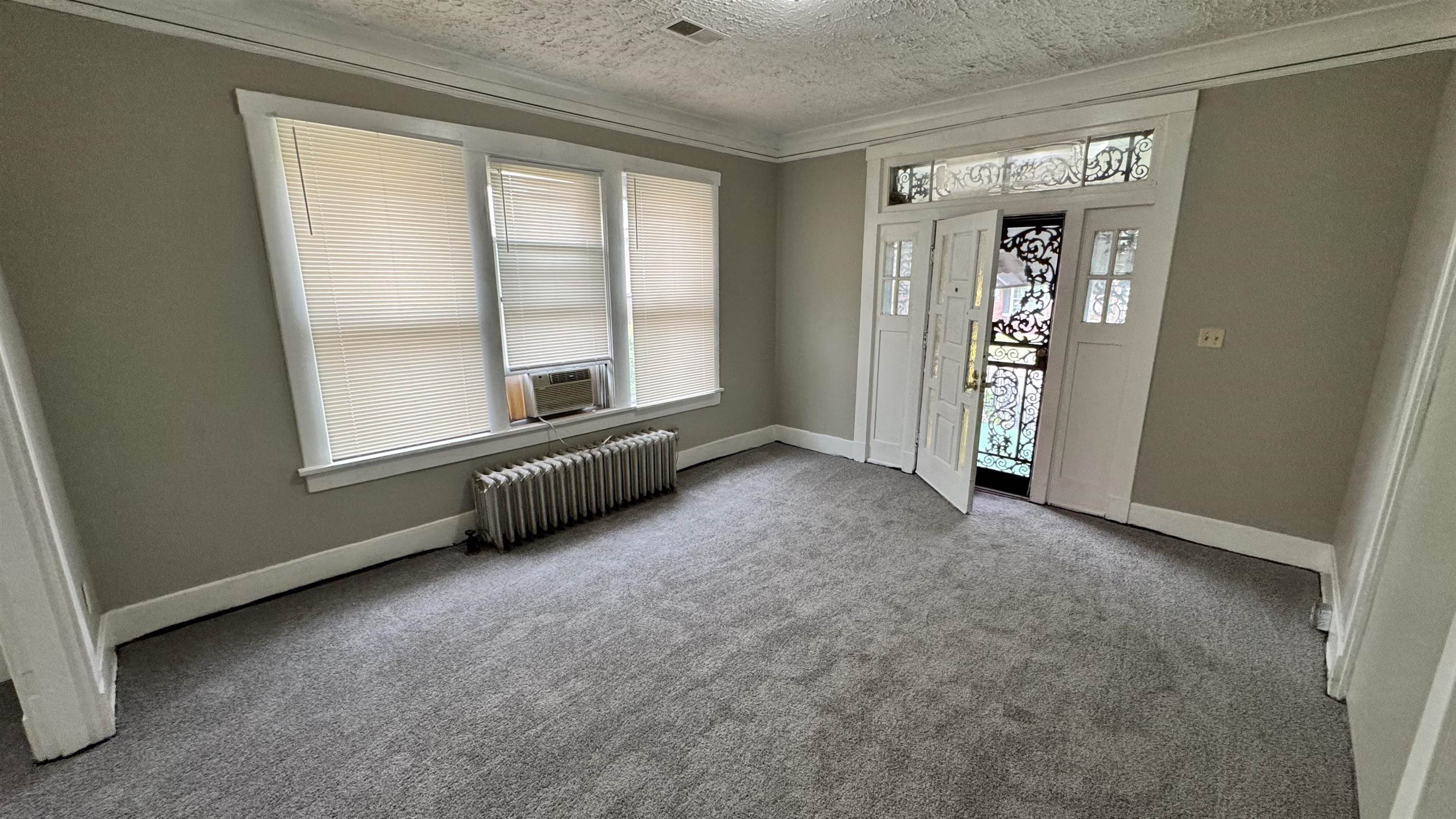 1114 Azalia St Property Photo 3