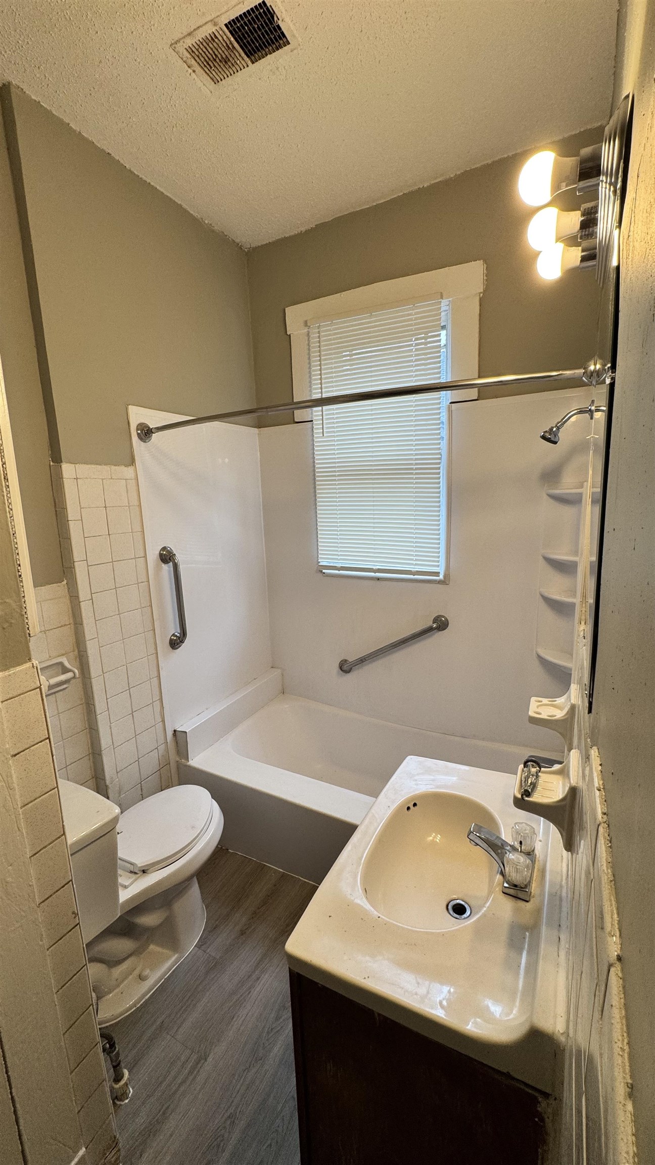 1114 Azalia St Property Photo 17