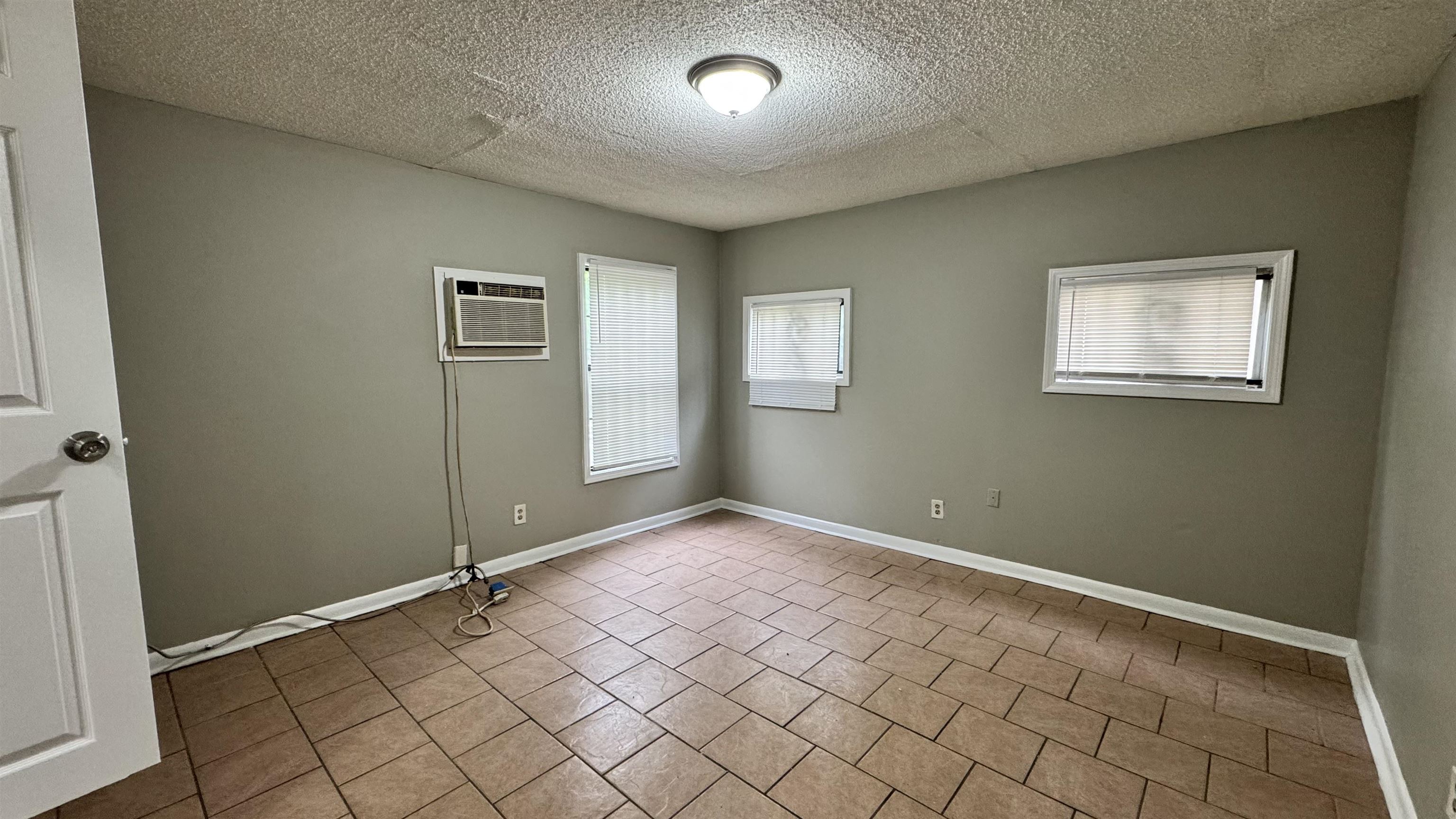 1114 Azalia St Property Photo 22