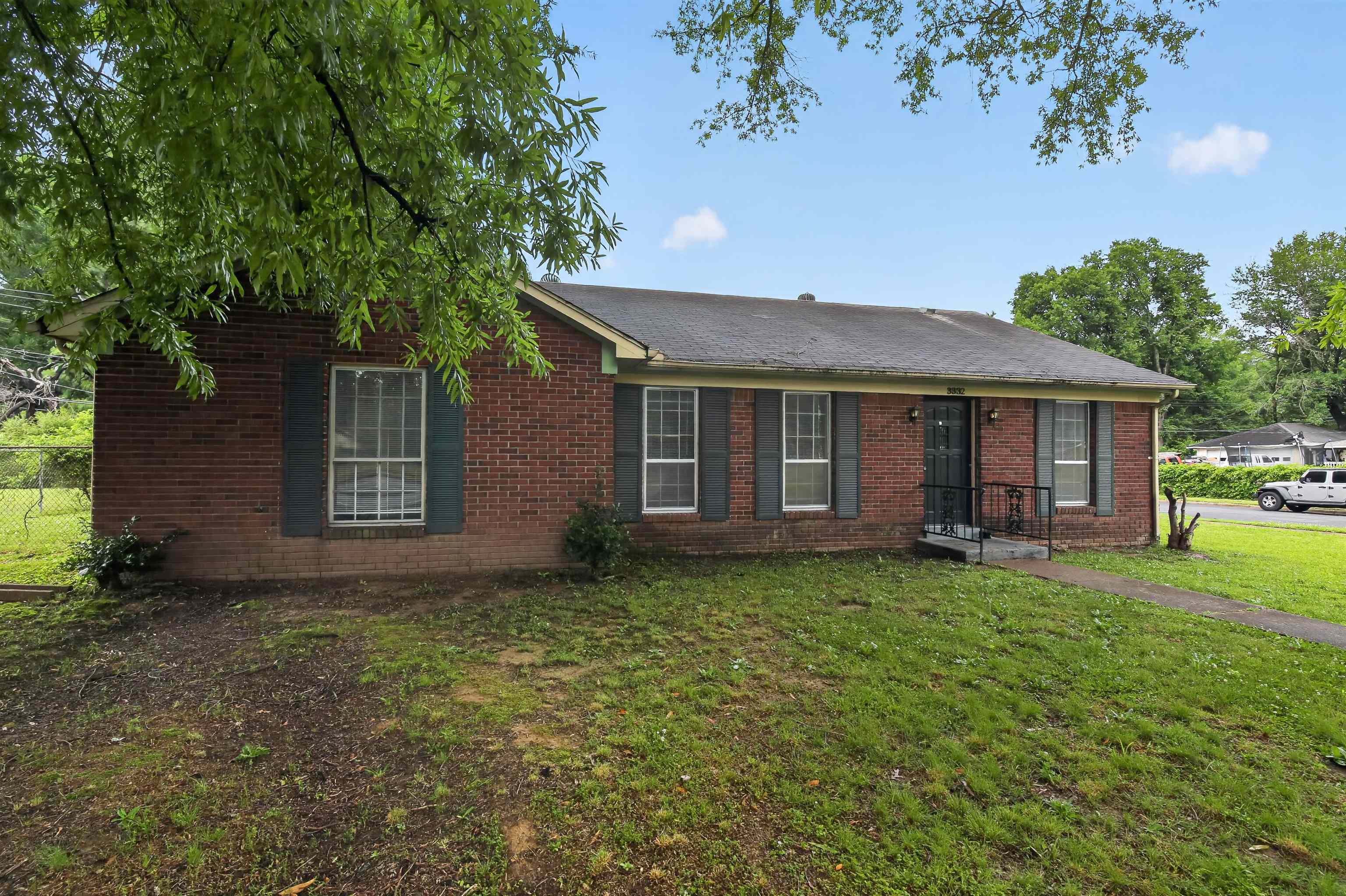 3332 Clearbrook St Property Photo 3