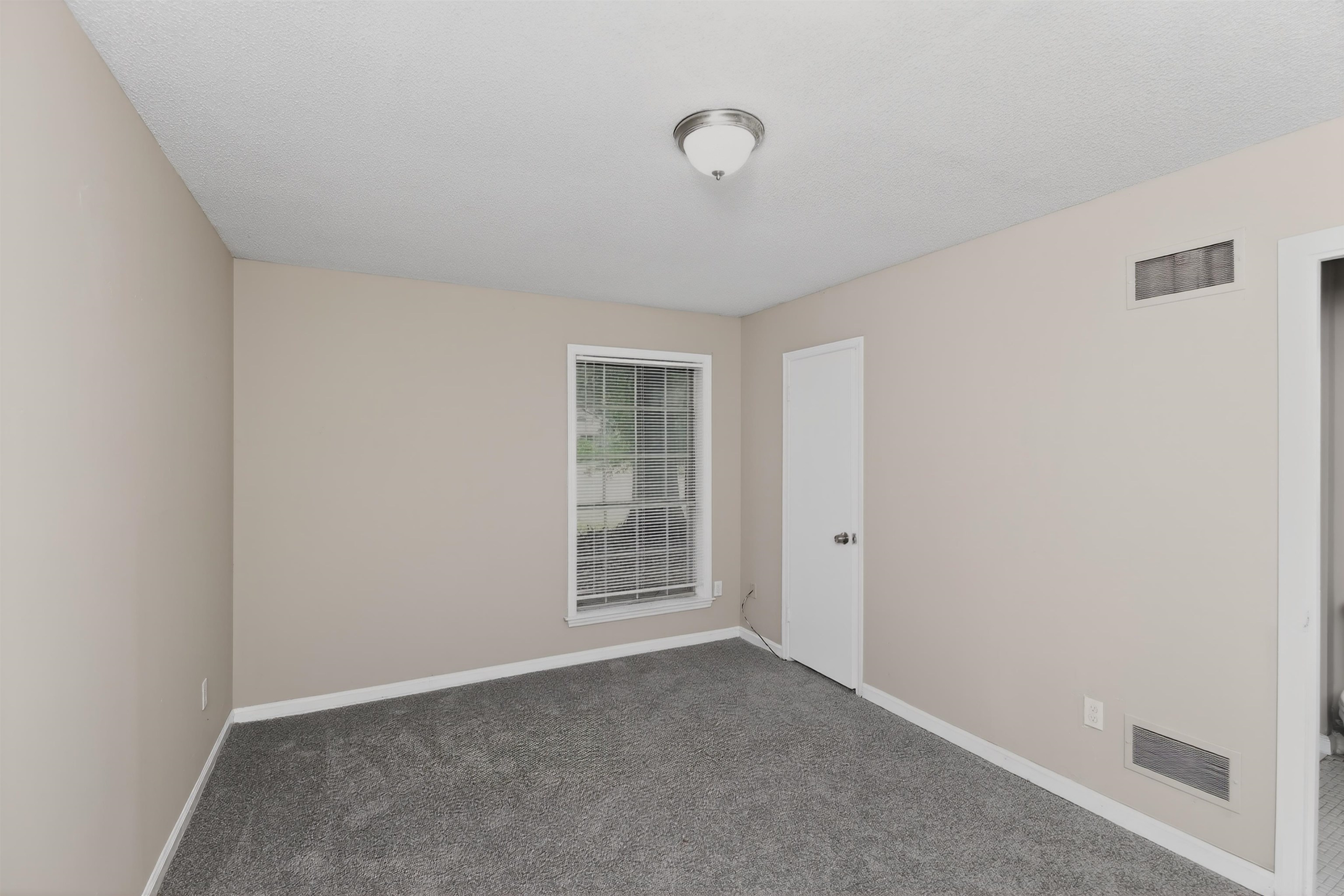 3332 Clearbrook St Property Photo 6