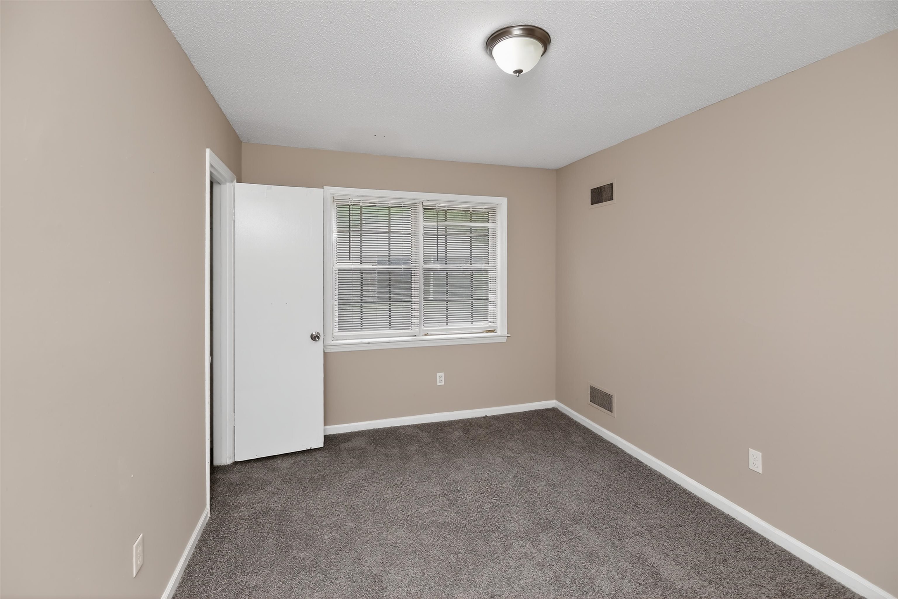 3332 Clearbrook St Property Photo 7