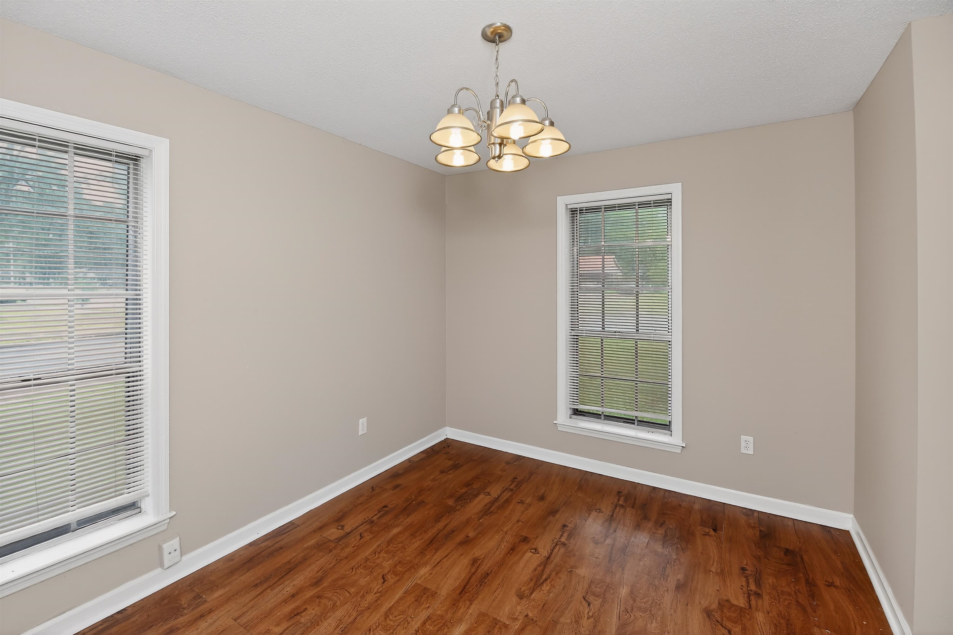 3332 Clearbrook St Property Photo 8