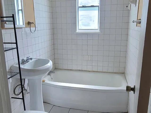 2344 Warren St Property Photo 5