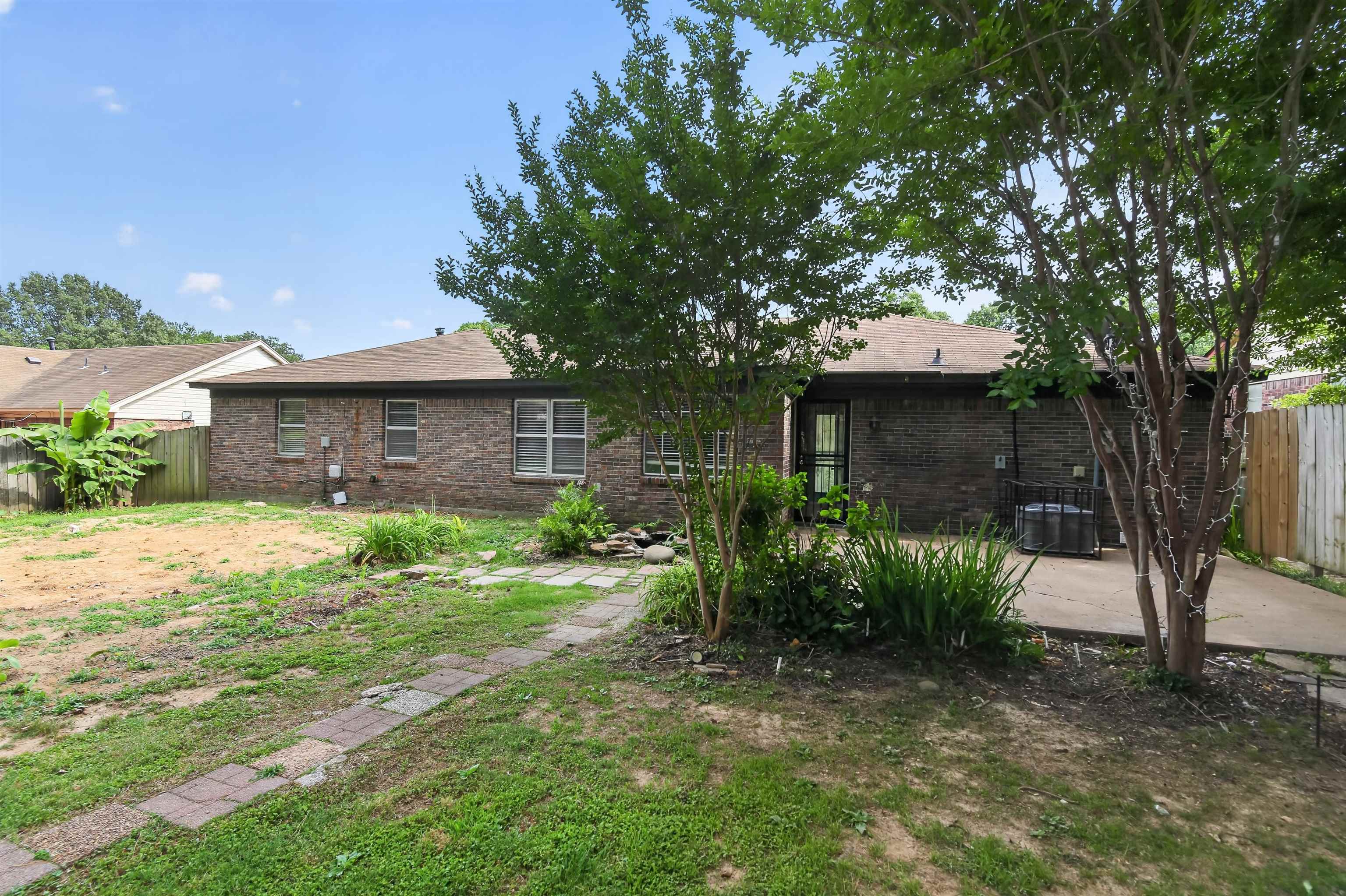4246 Hallview Dr Property Photo 2