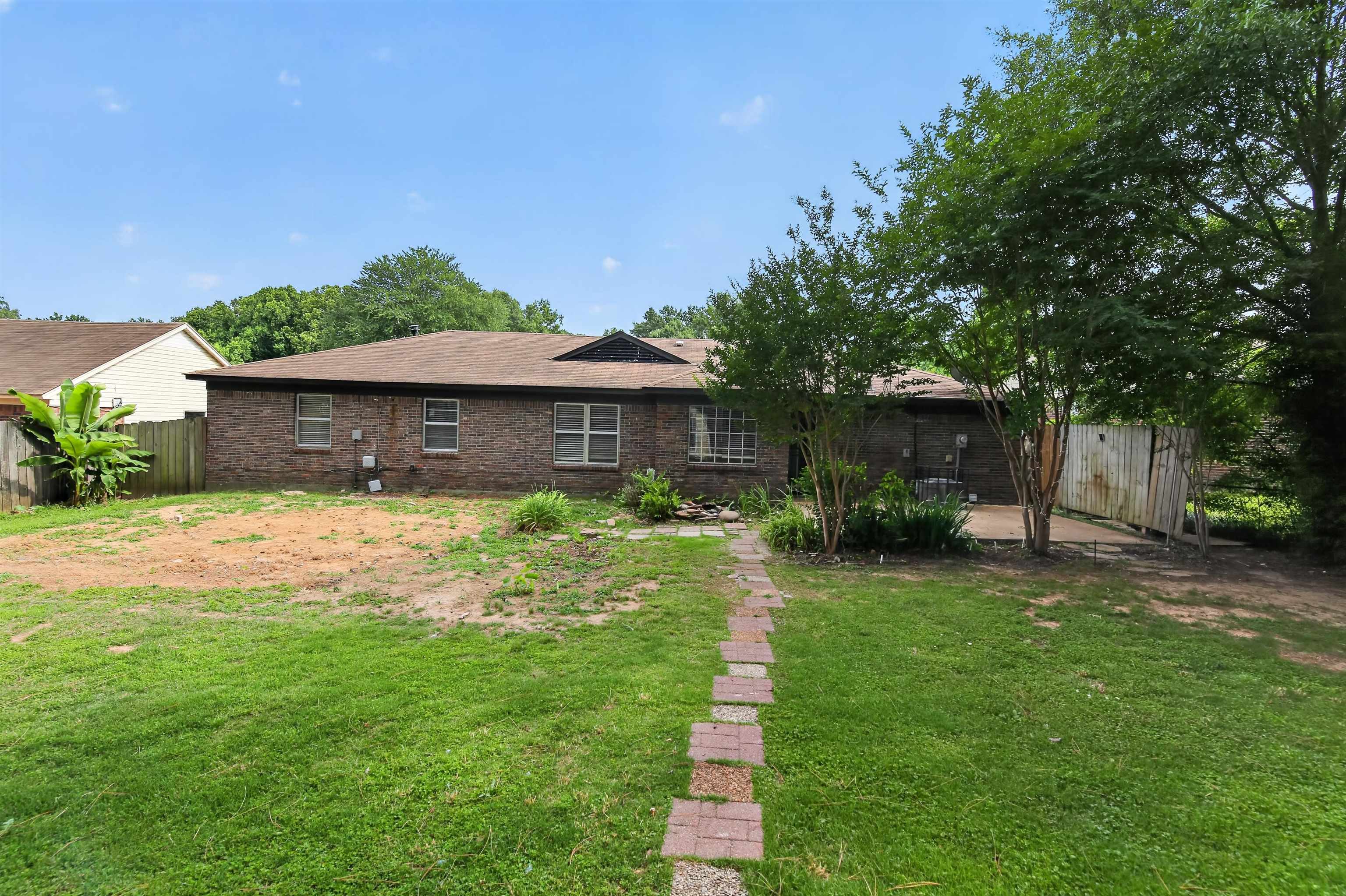 4246 Hallview Dr Property Photo 4