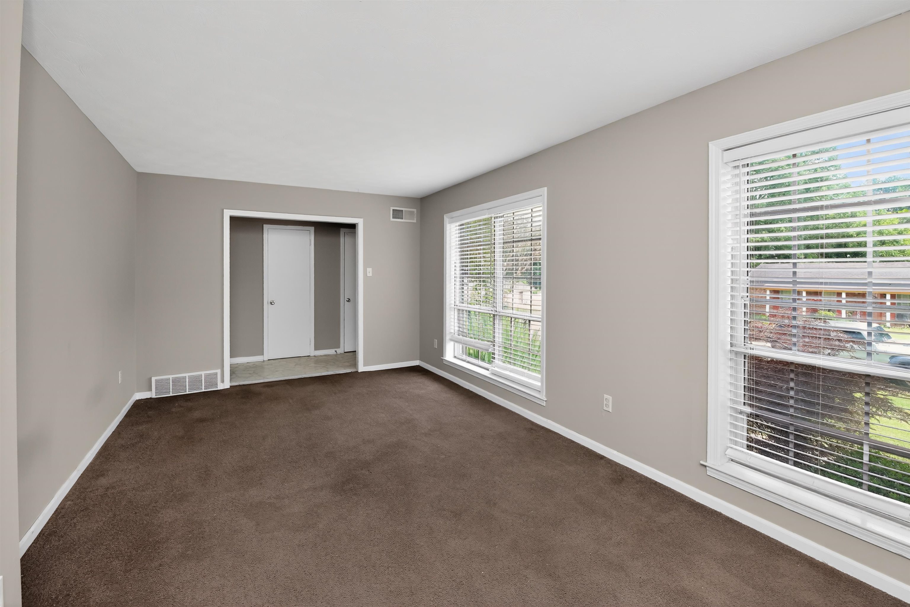 4246 Hallview Dr Property Photo 12