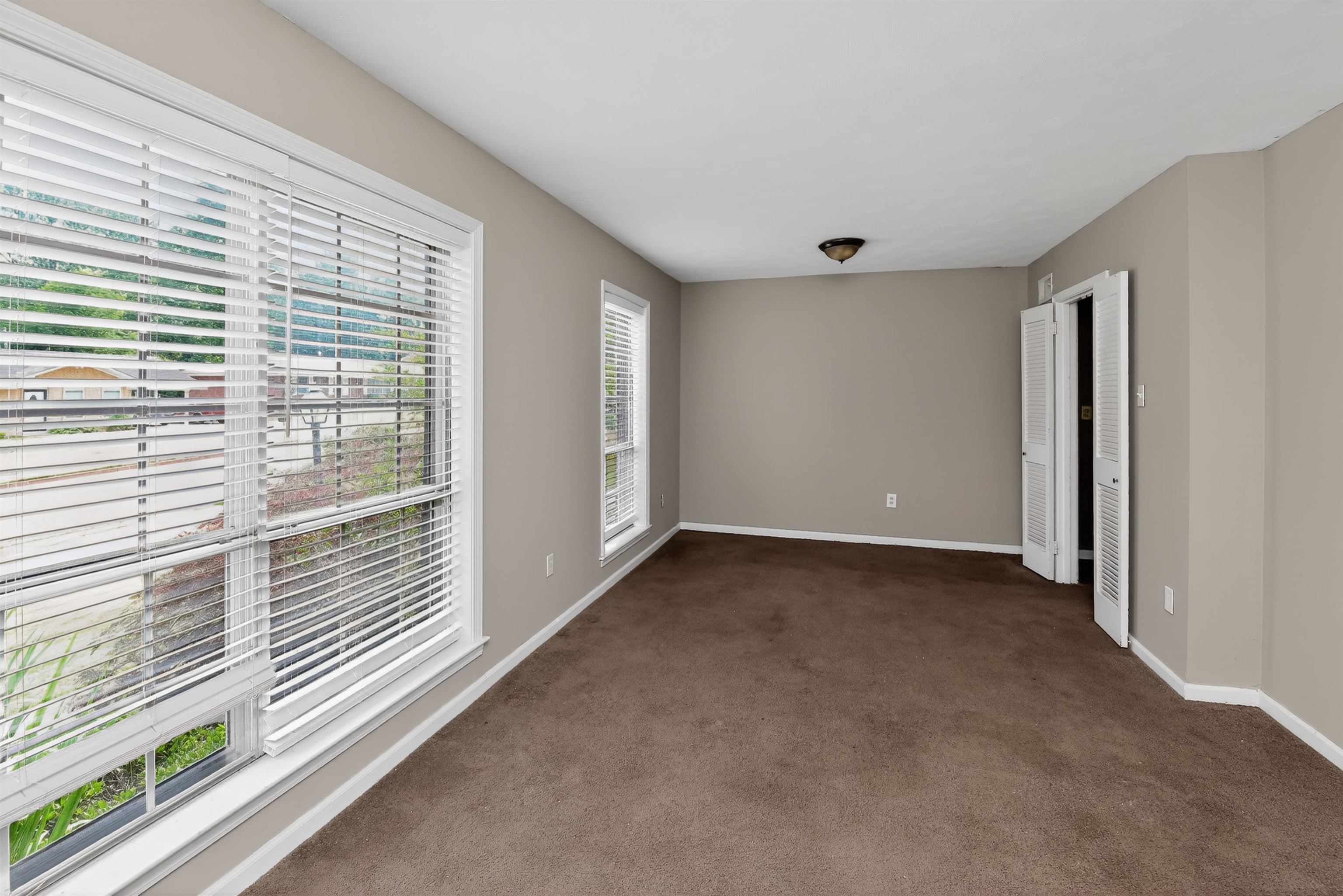 4246 Hallview Dr Property Photo 16