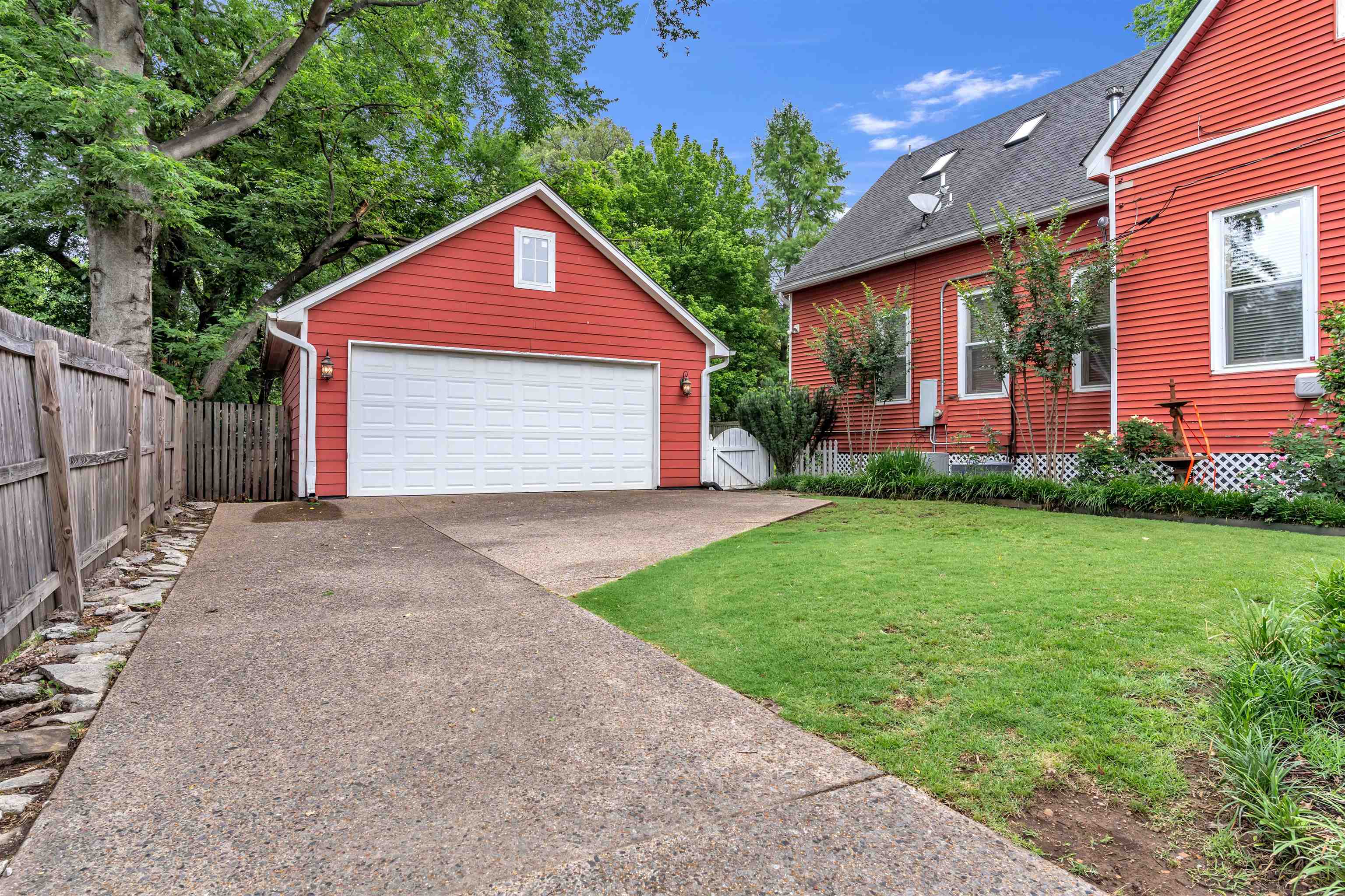 2100 Harbert Ave Property Photo 3