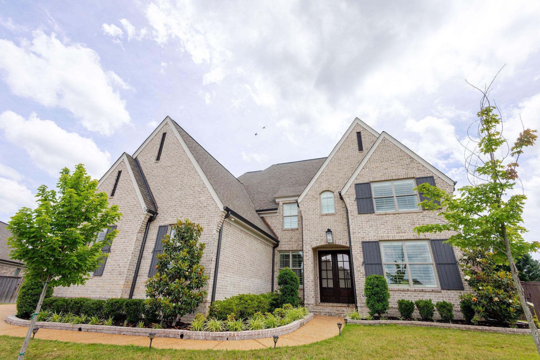 712 CYPRESS VIEW CIR W Property Image