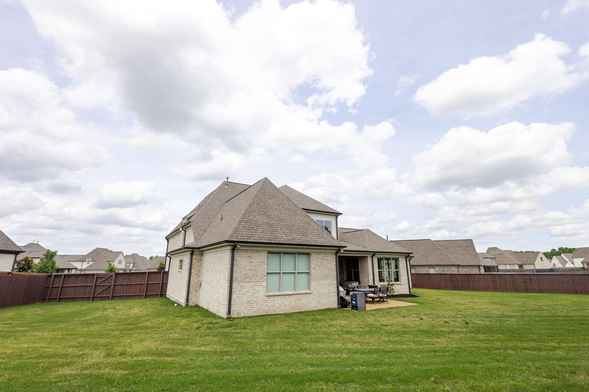 712 Cypress View Cir W Property Photo 33